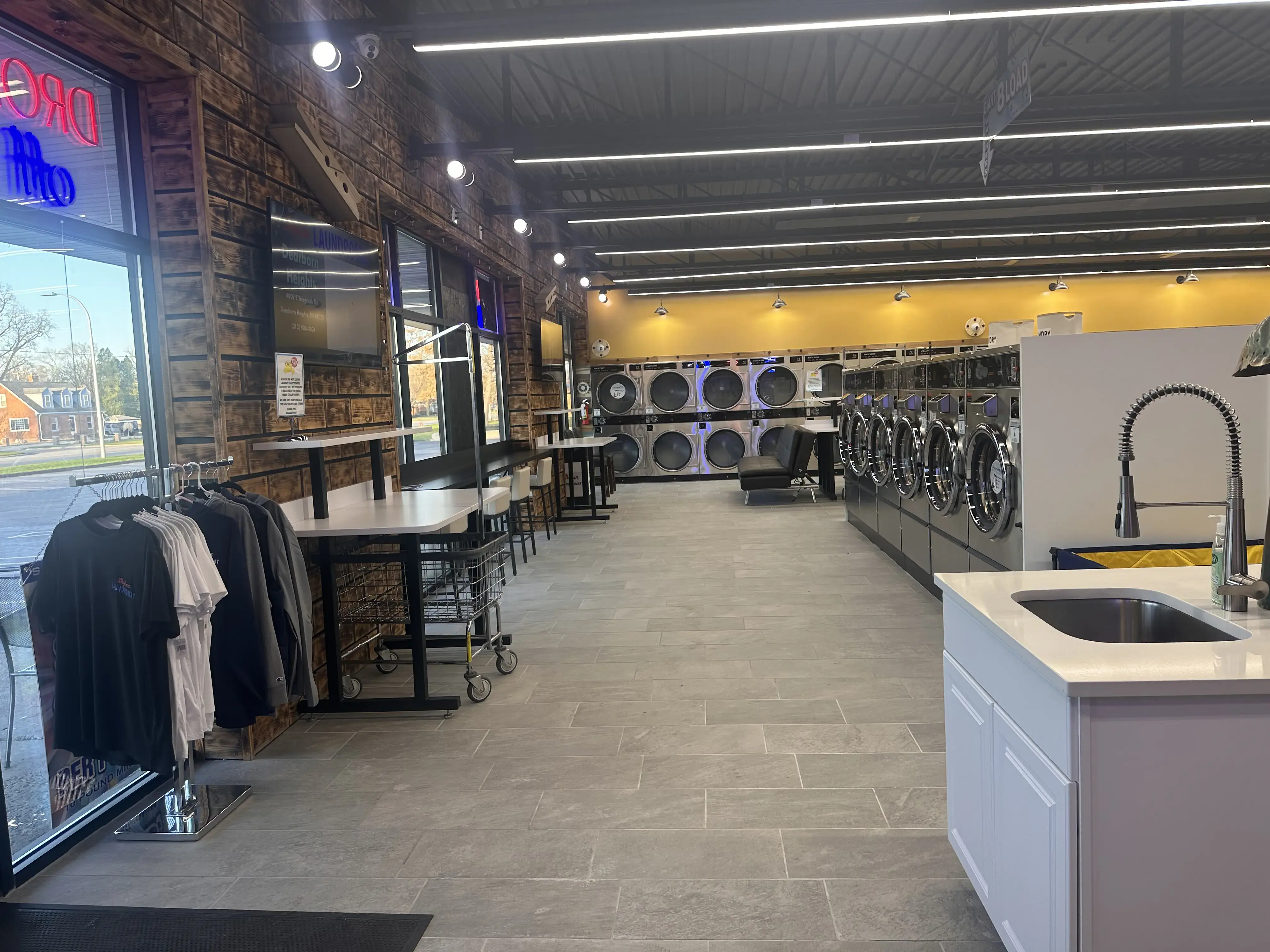 Skylar Laundromat of Livonia (5 mile) - Image 2