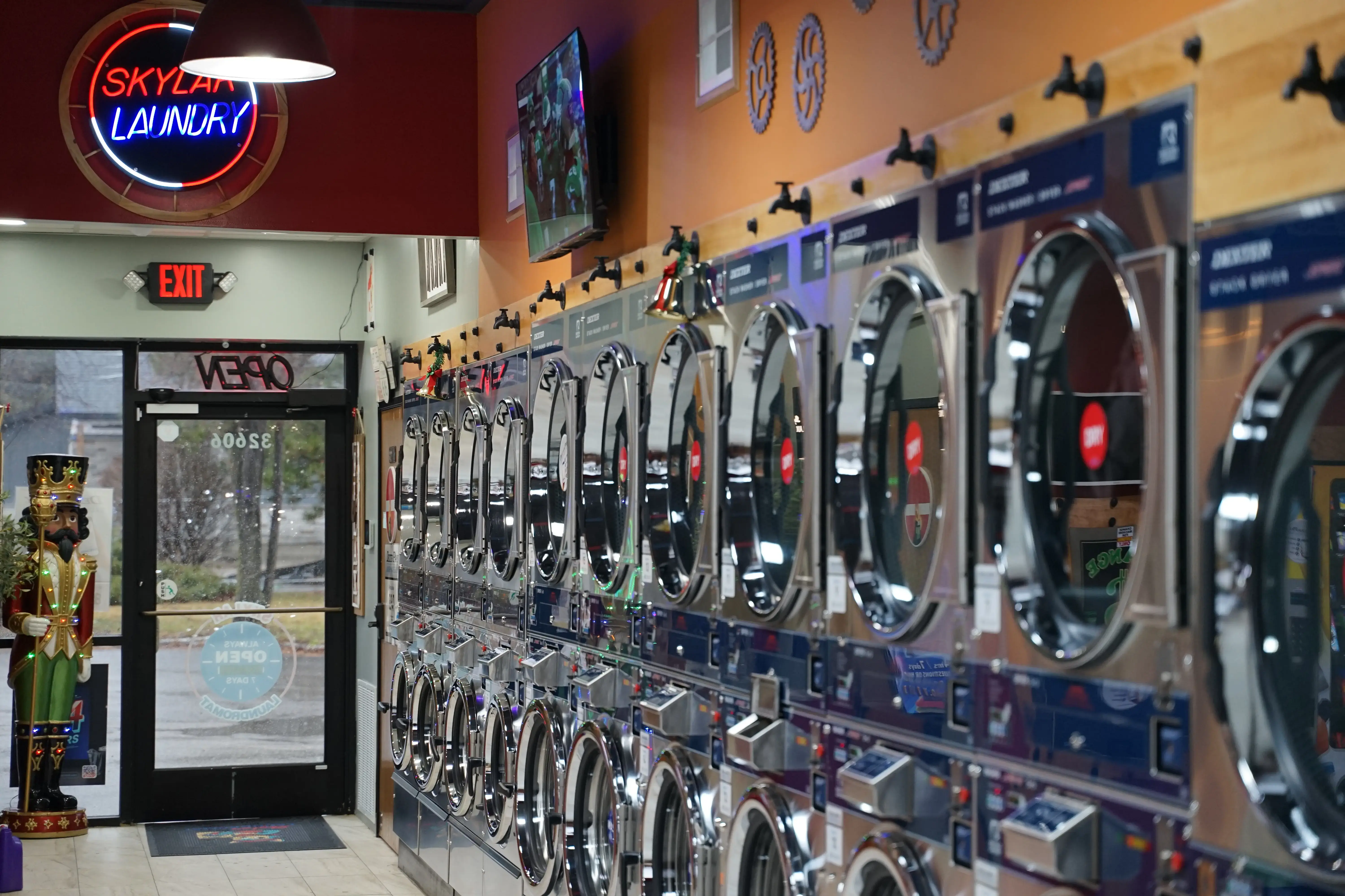 Skylar Laundromat of Livonia (7 Mile) thumbnail 1