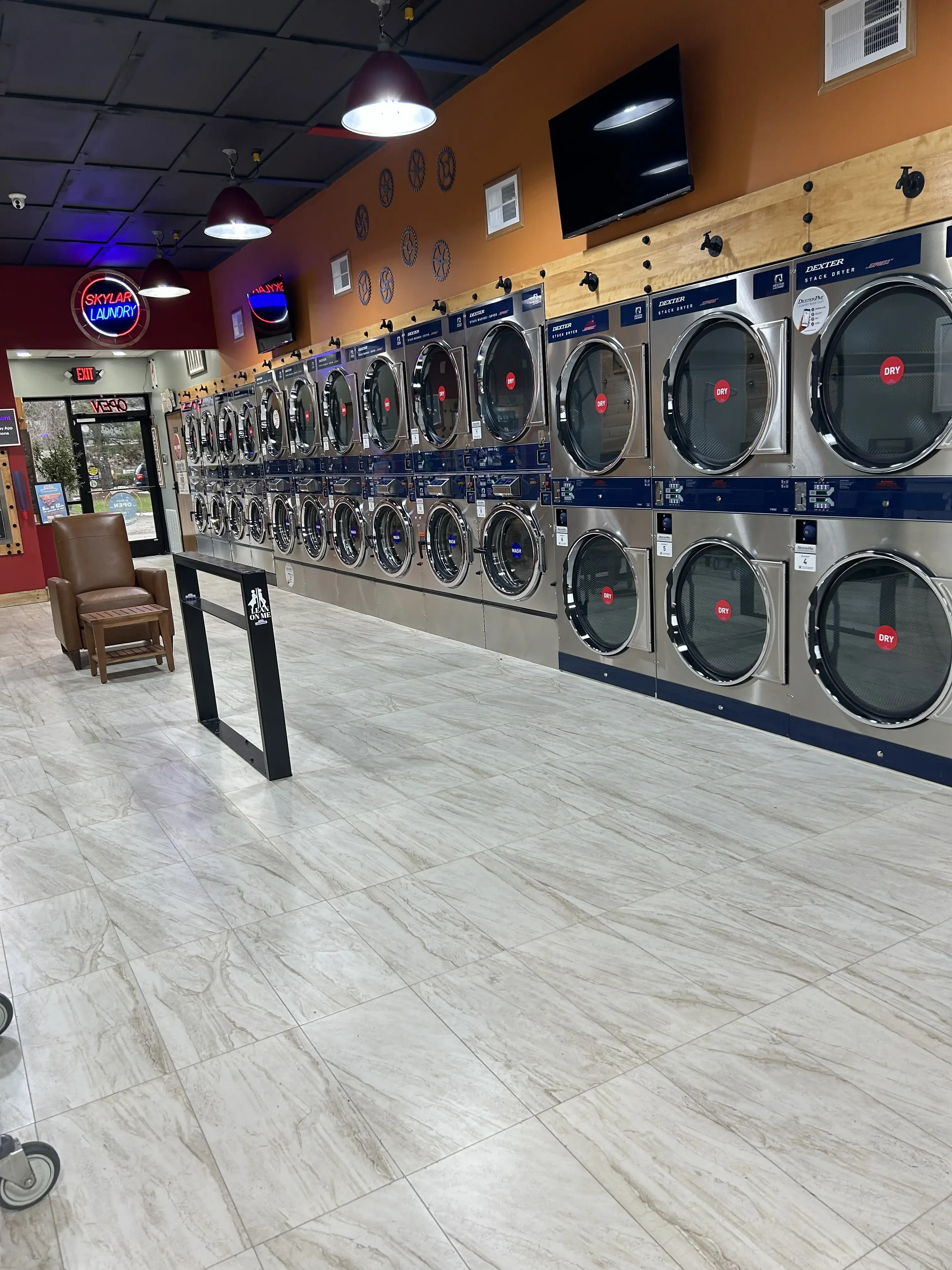 Skylar Laundromat of Livonia (7 Mile) thumbnail 15