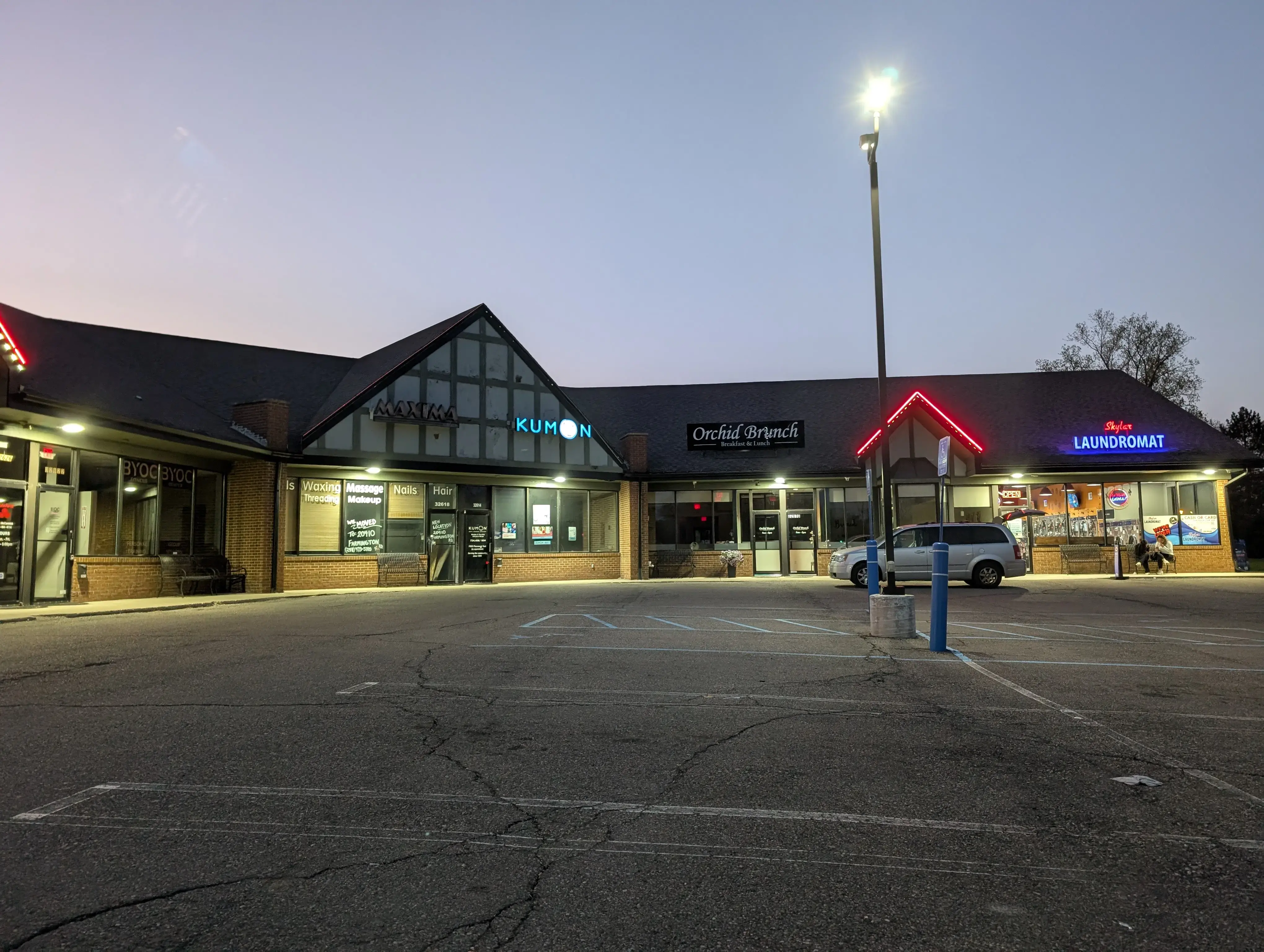 Skylar Laundromat of Livonia (7 Mile) - Image 5