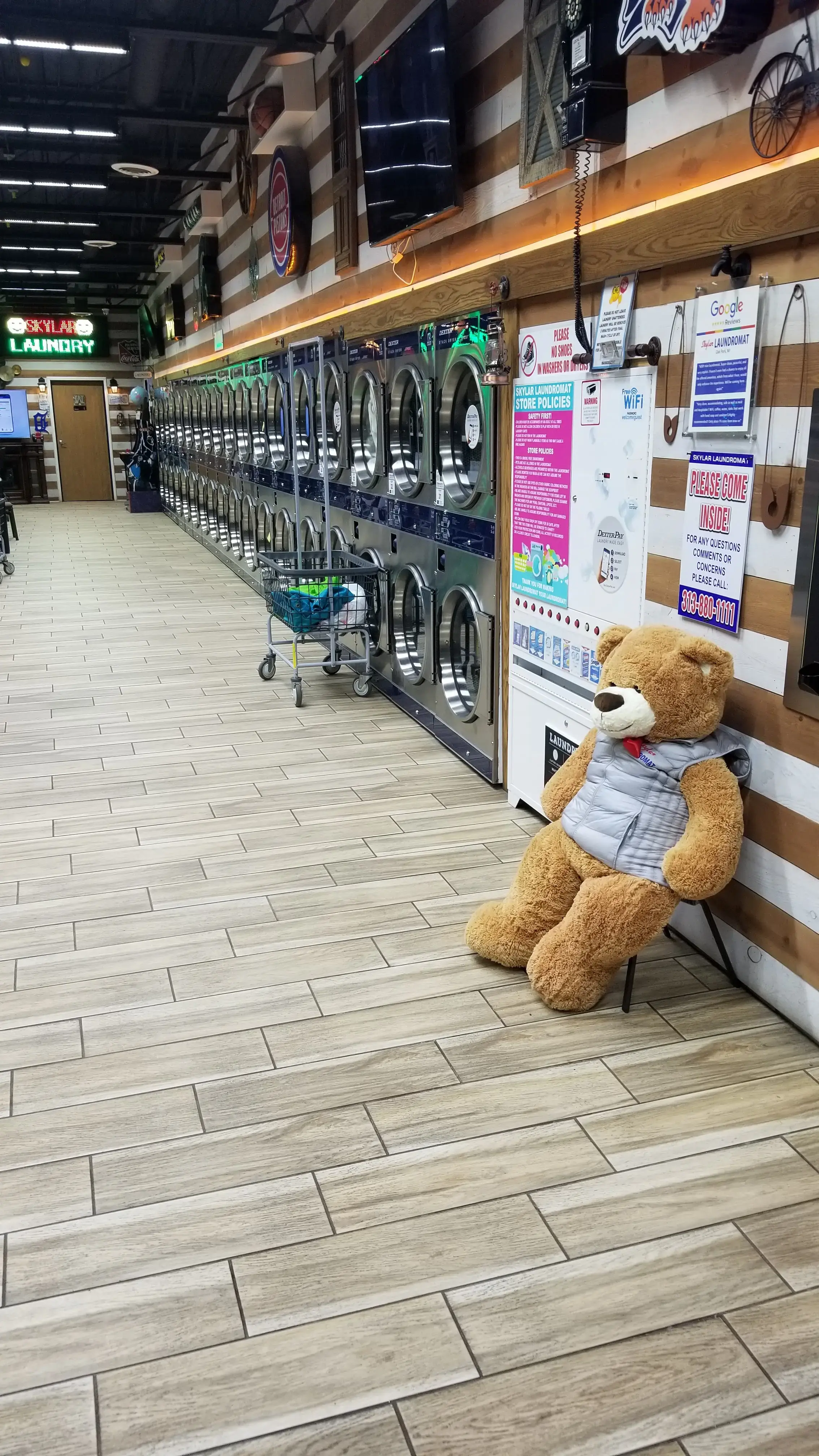Skylar Laundromat of Oak Park thumbnail 7