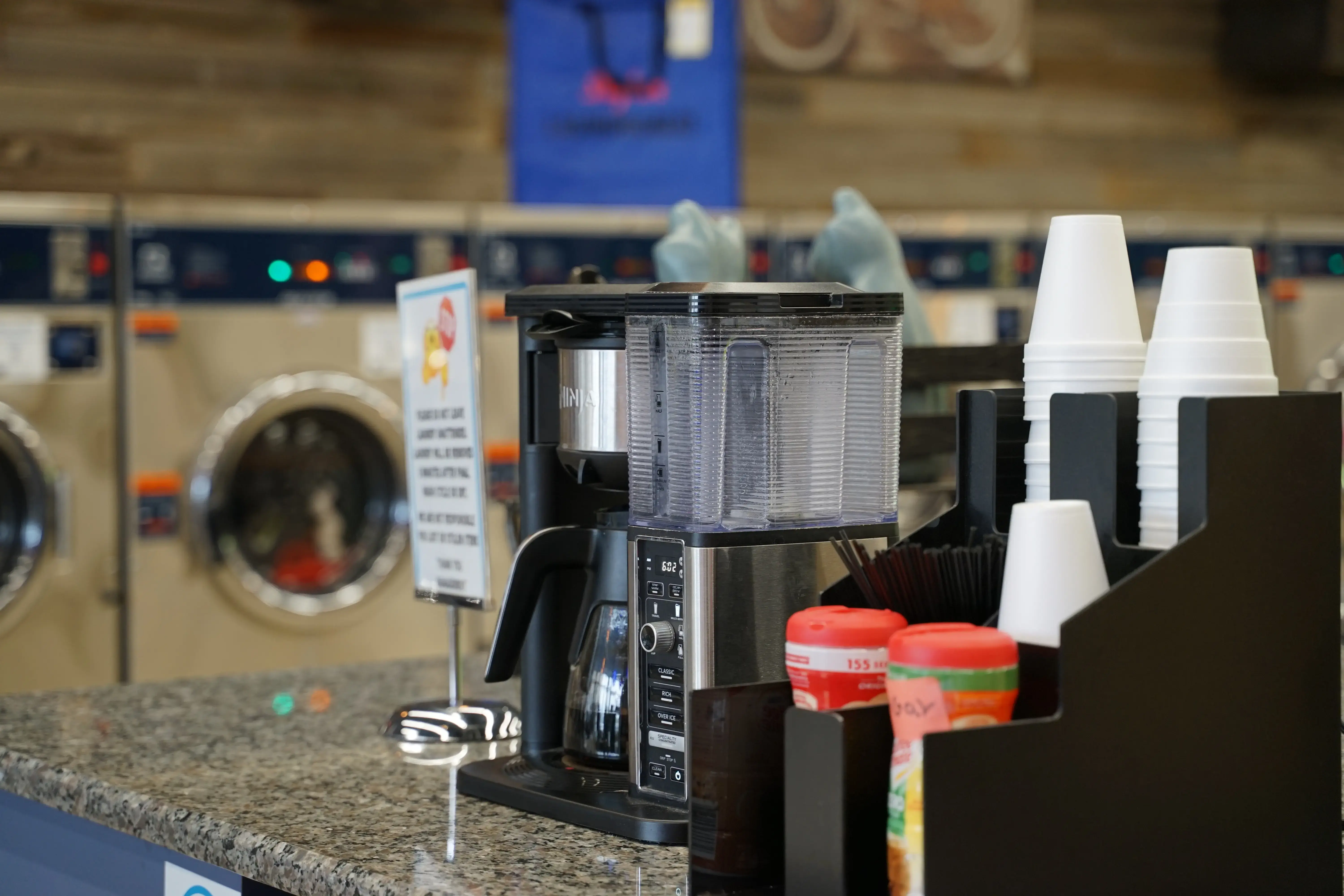 Skylar Laundromat of Oak Park thumbnail 17