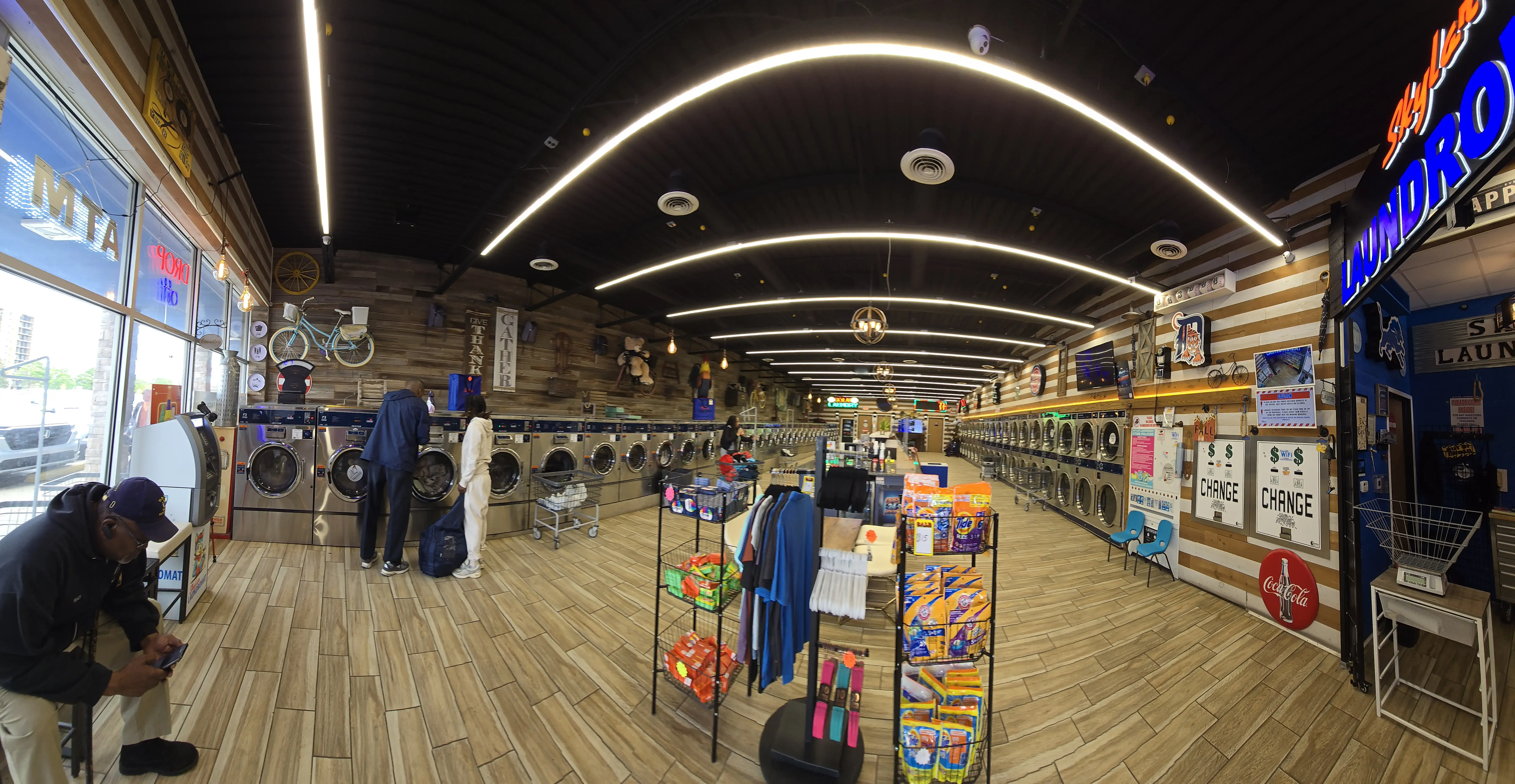 Skylar Laundromat of Oak Park location