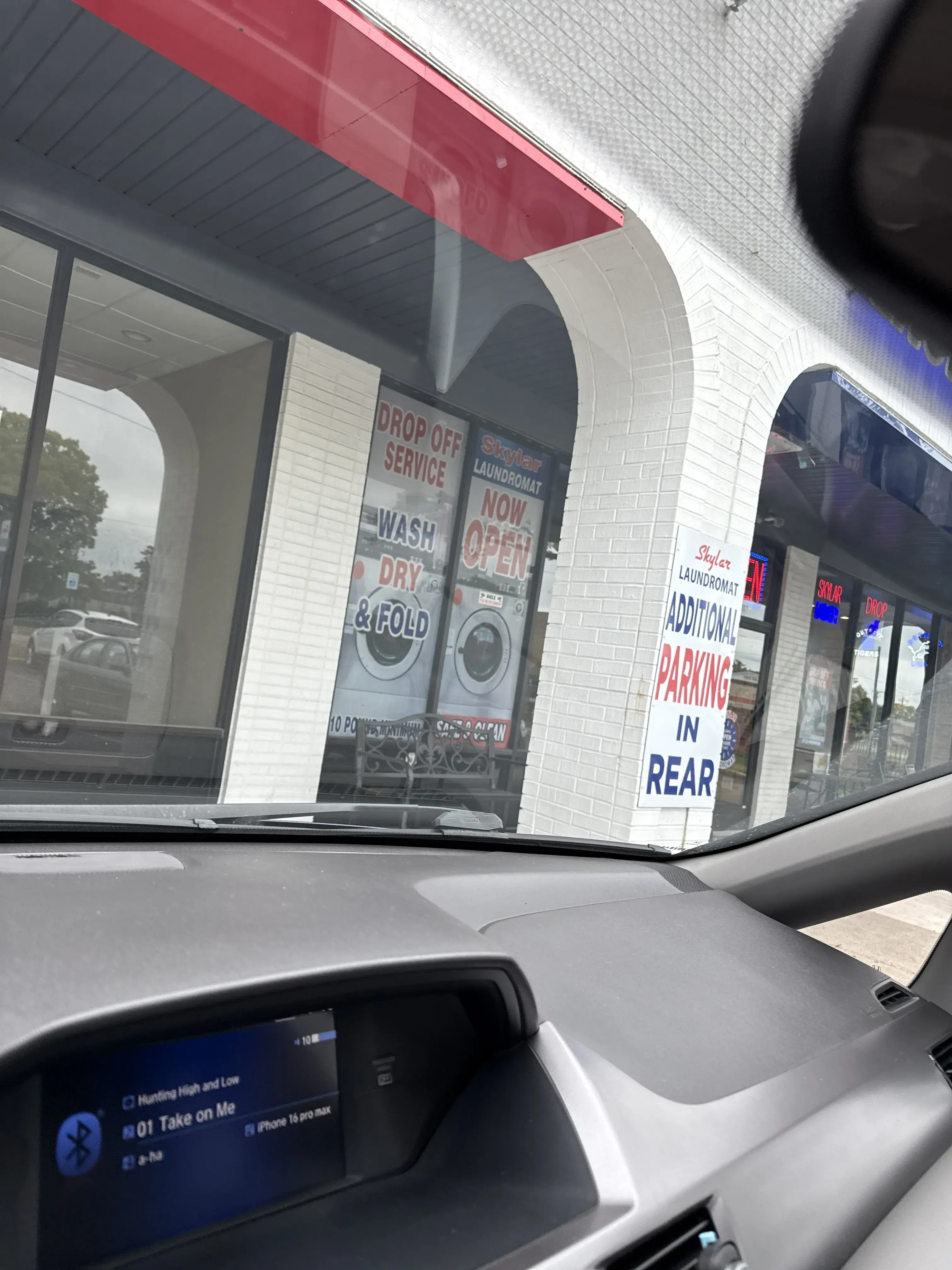 Skylar Laundromat of Westland thumbnail 17