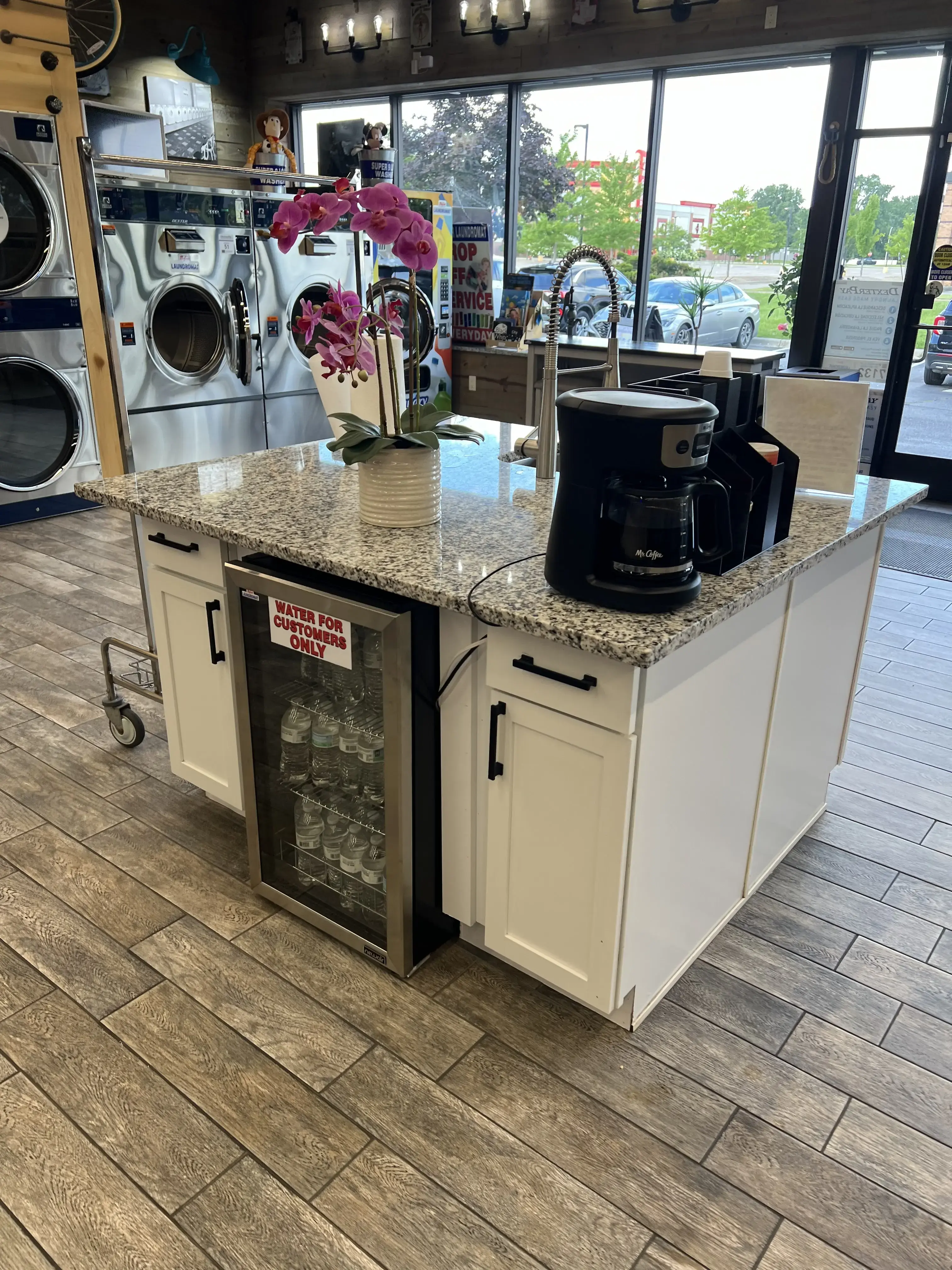 Skylar Laundromat (Troy) - Image 9