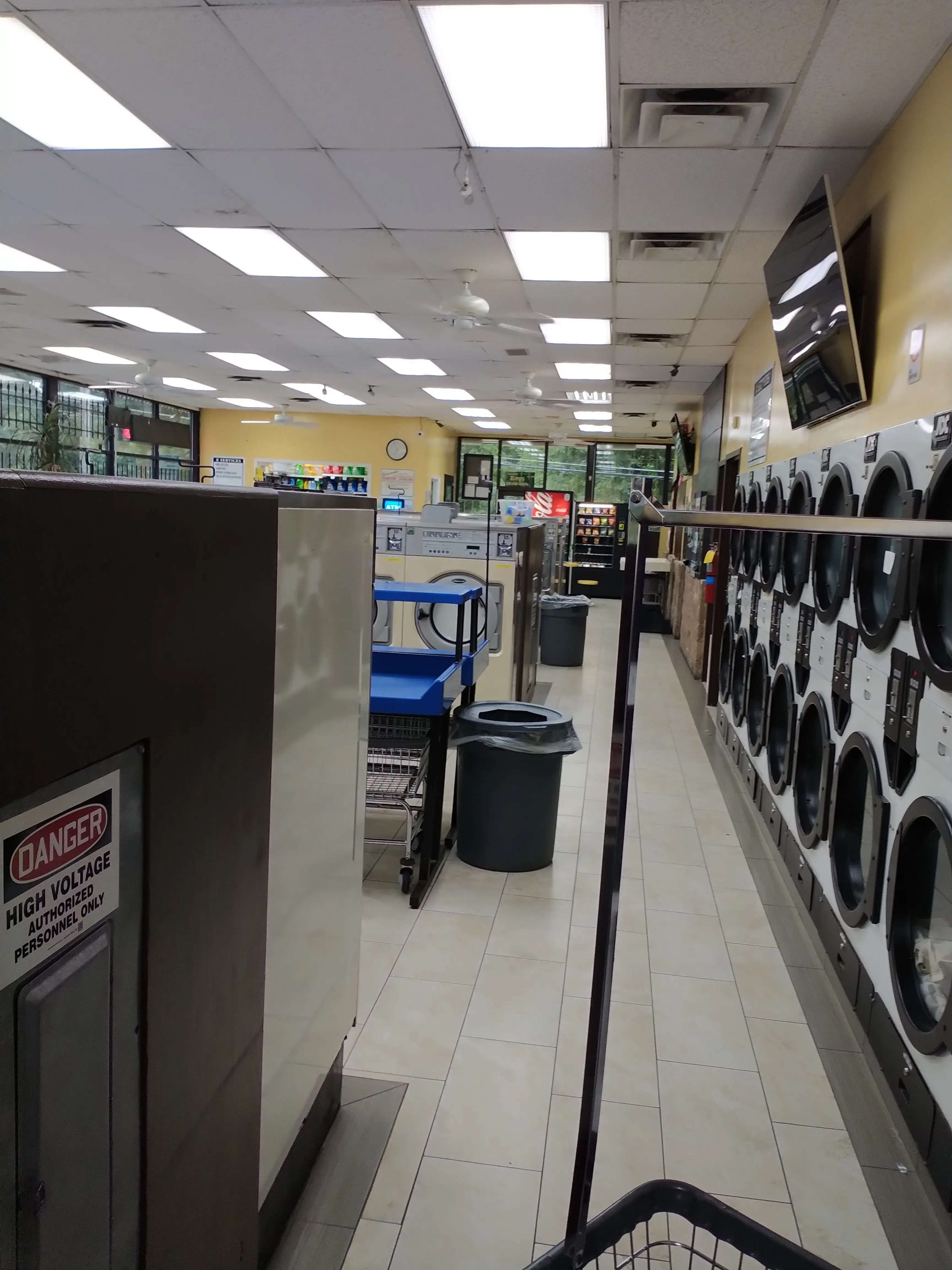 Skyline Laundromats (Cleveland Ave) - Image 10