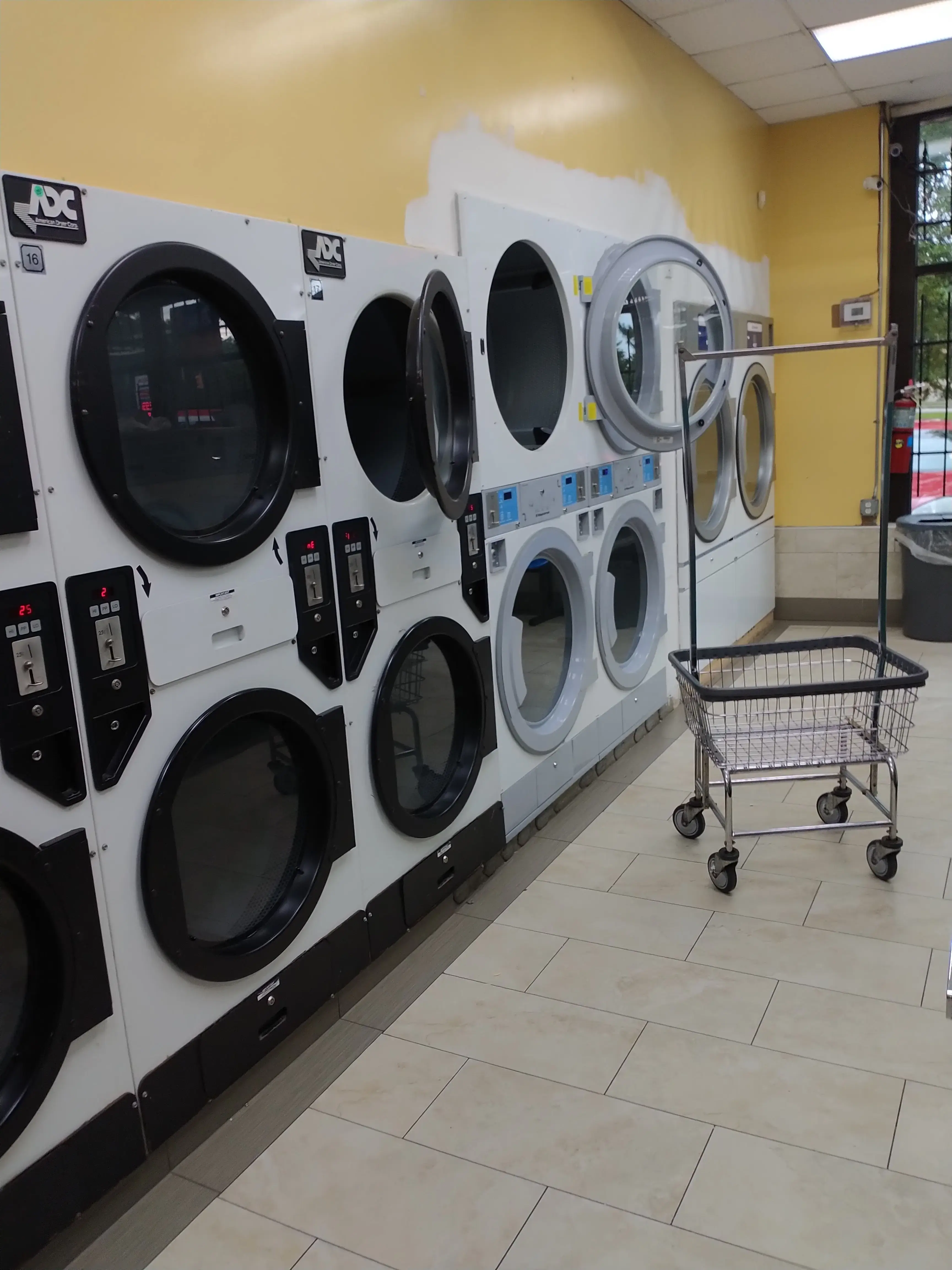 Skyline Laundromats (Cleveland Ave) thumbnail 11