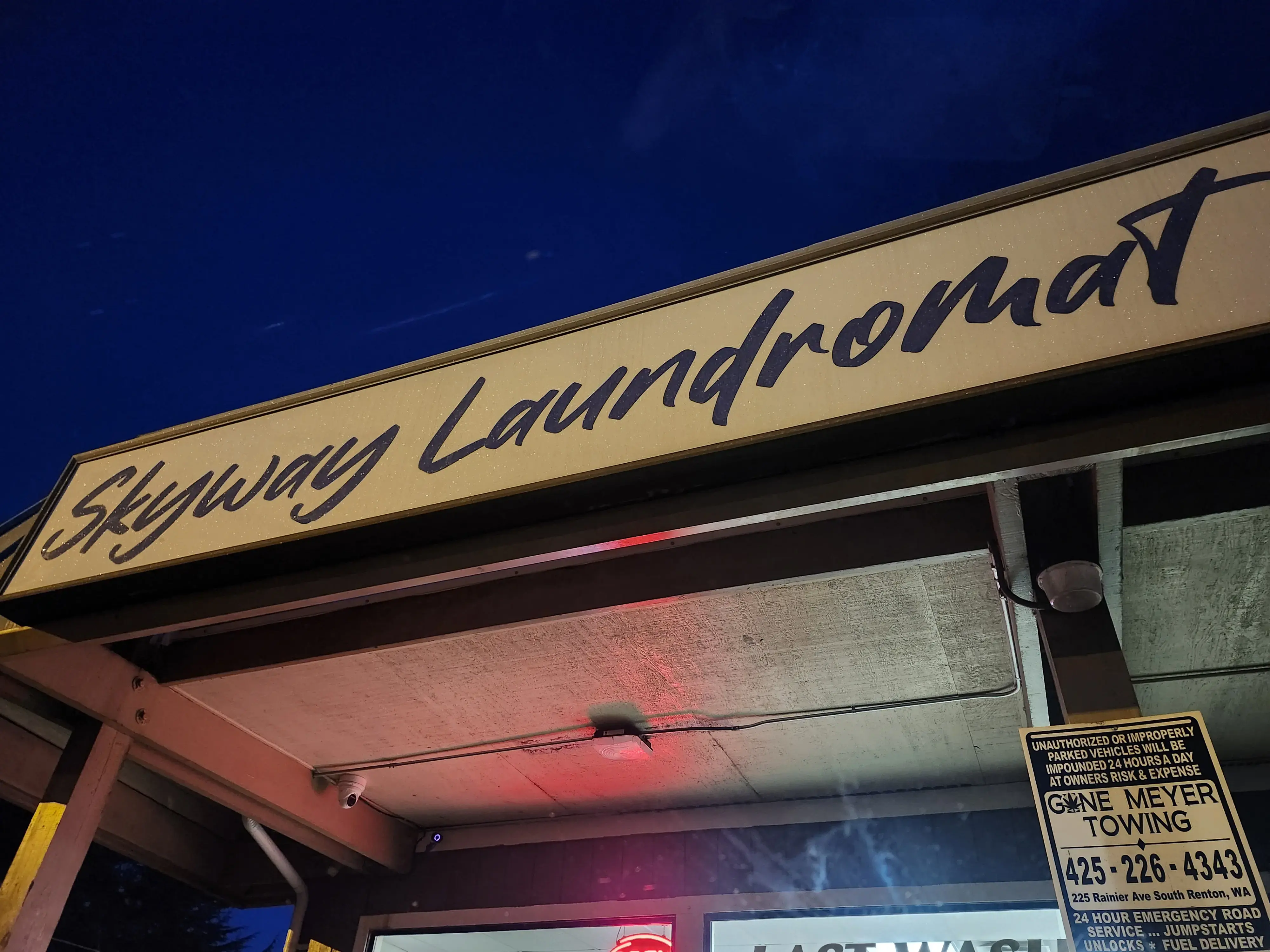 Skyway Laundromat - Image 10