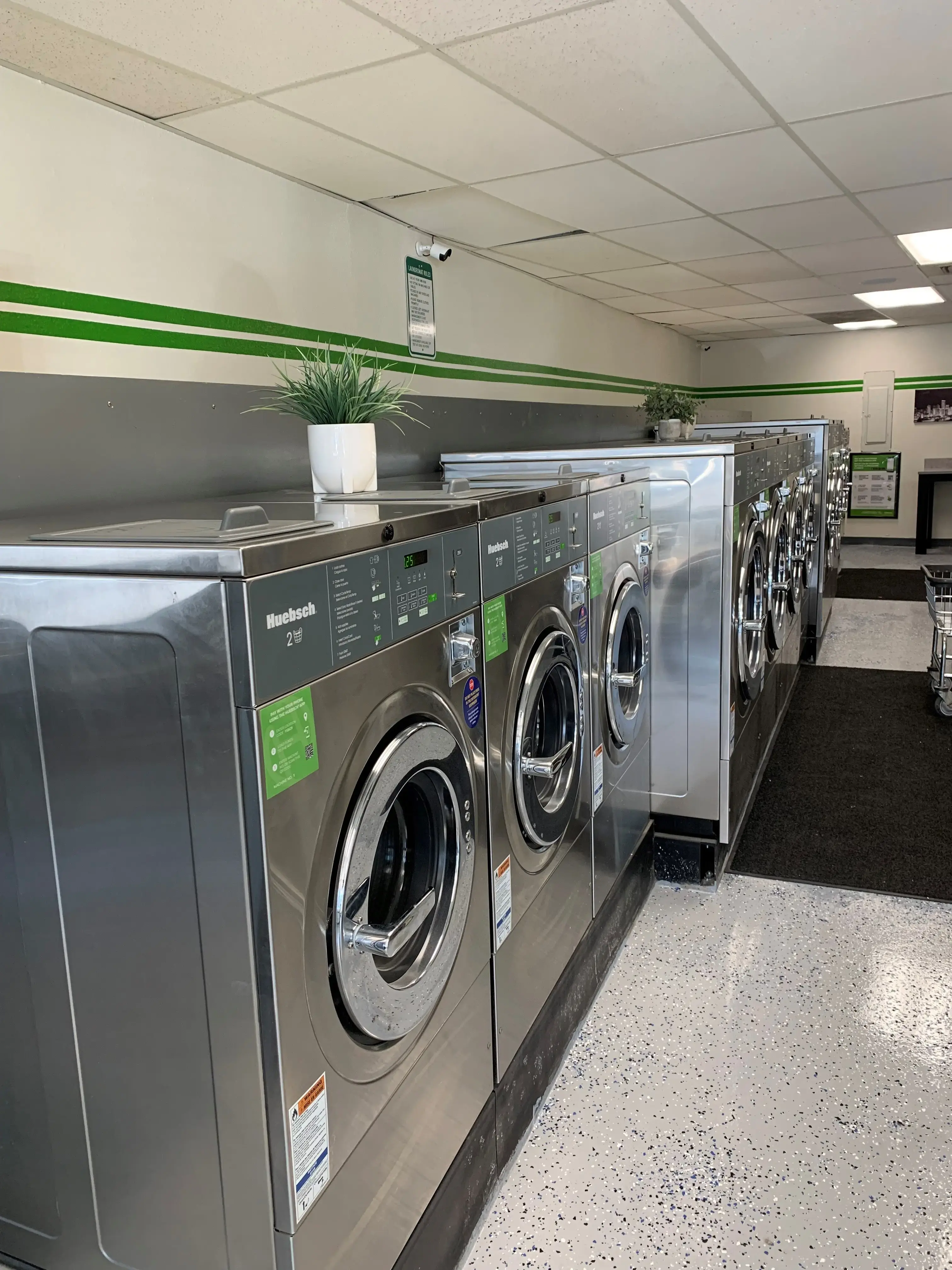Skyway Laundromat - Image 16