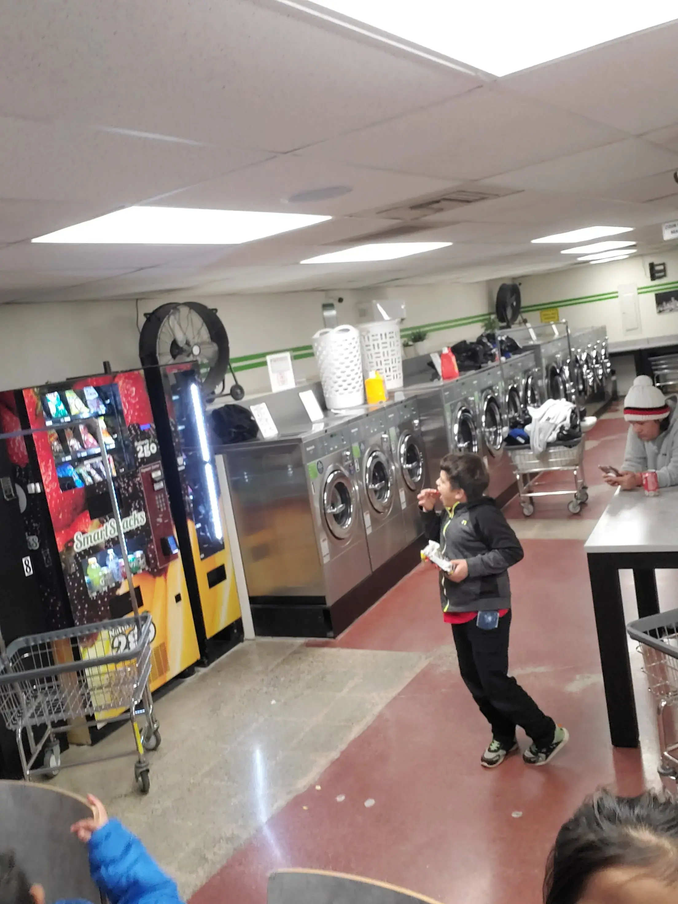 Skyway Laundromat - Image 6