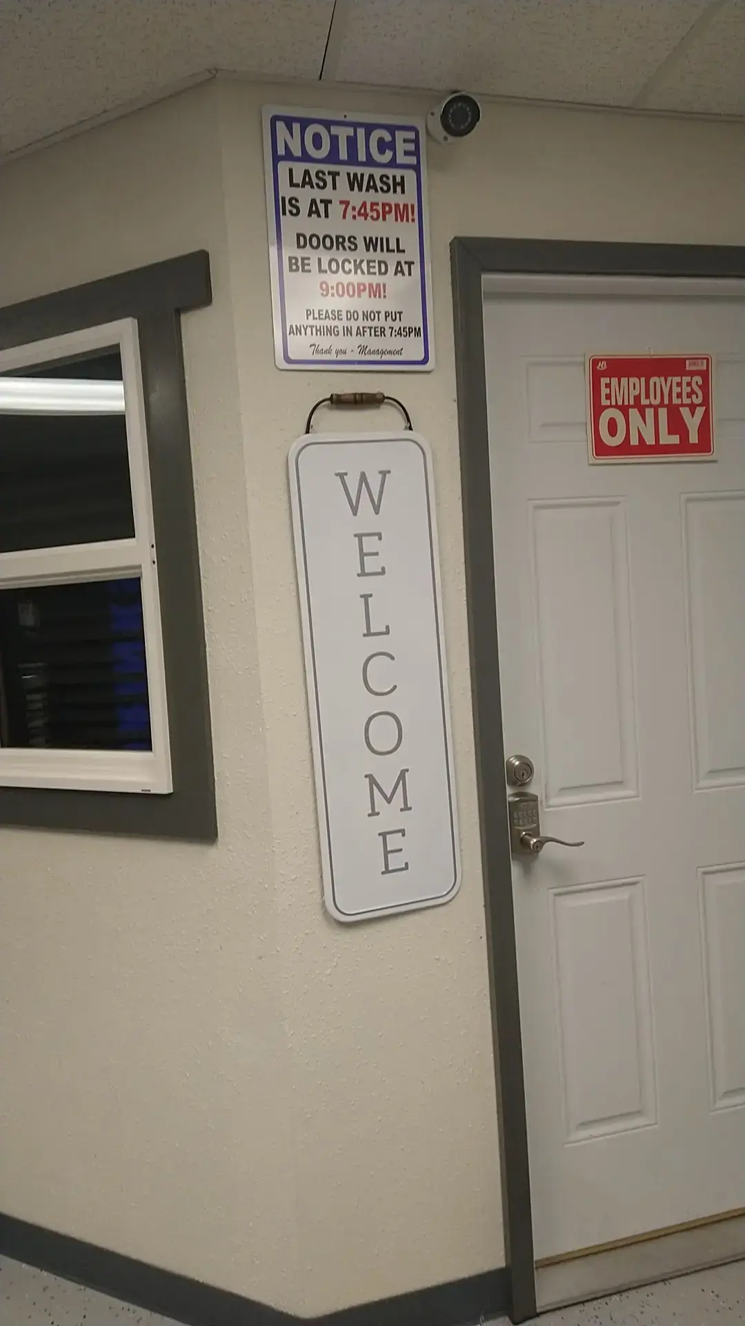 Skyway Laundromat - Image 11