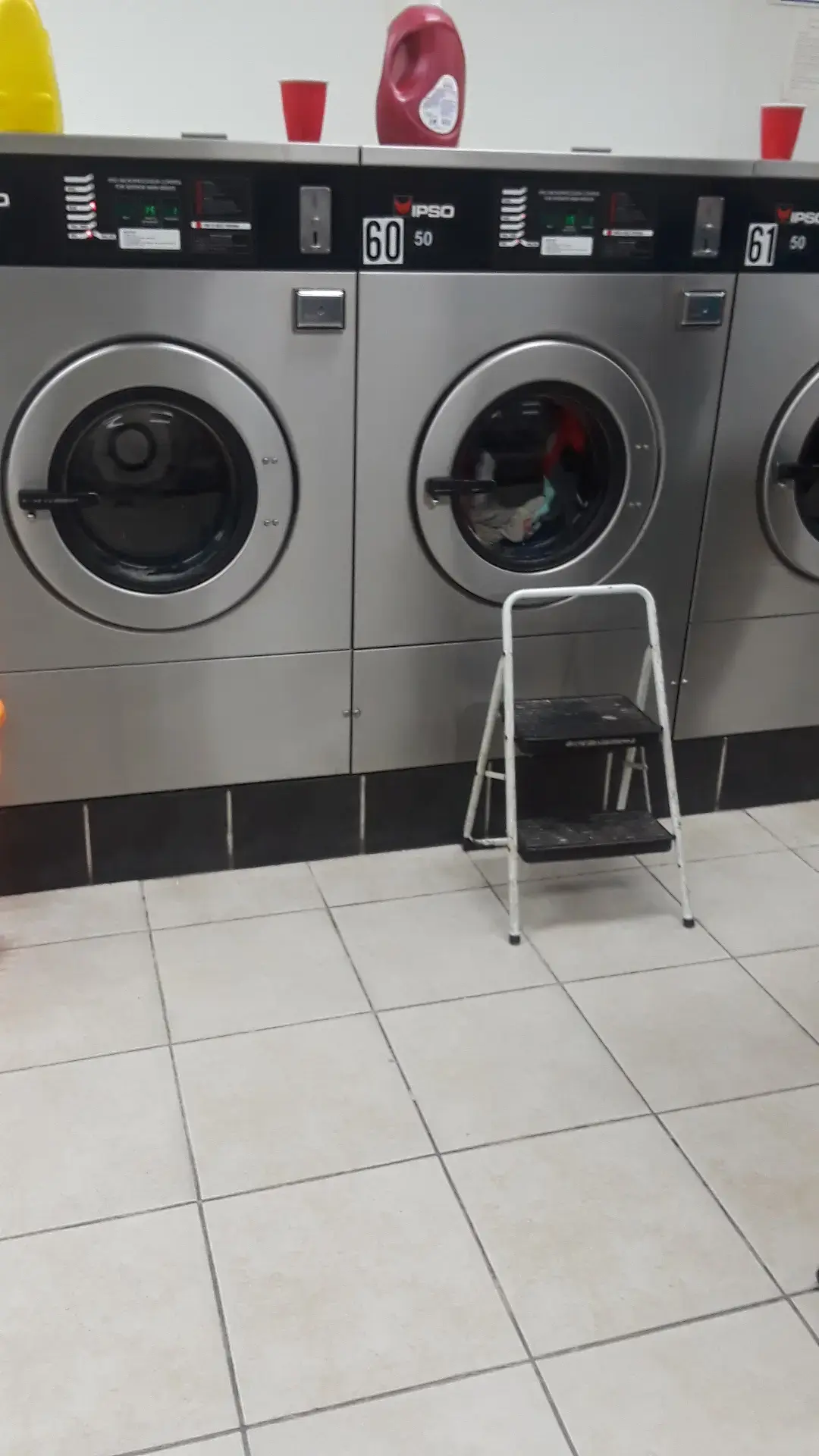 Smile Laundromat - Image 8