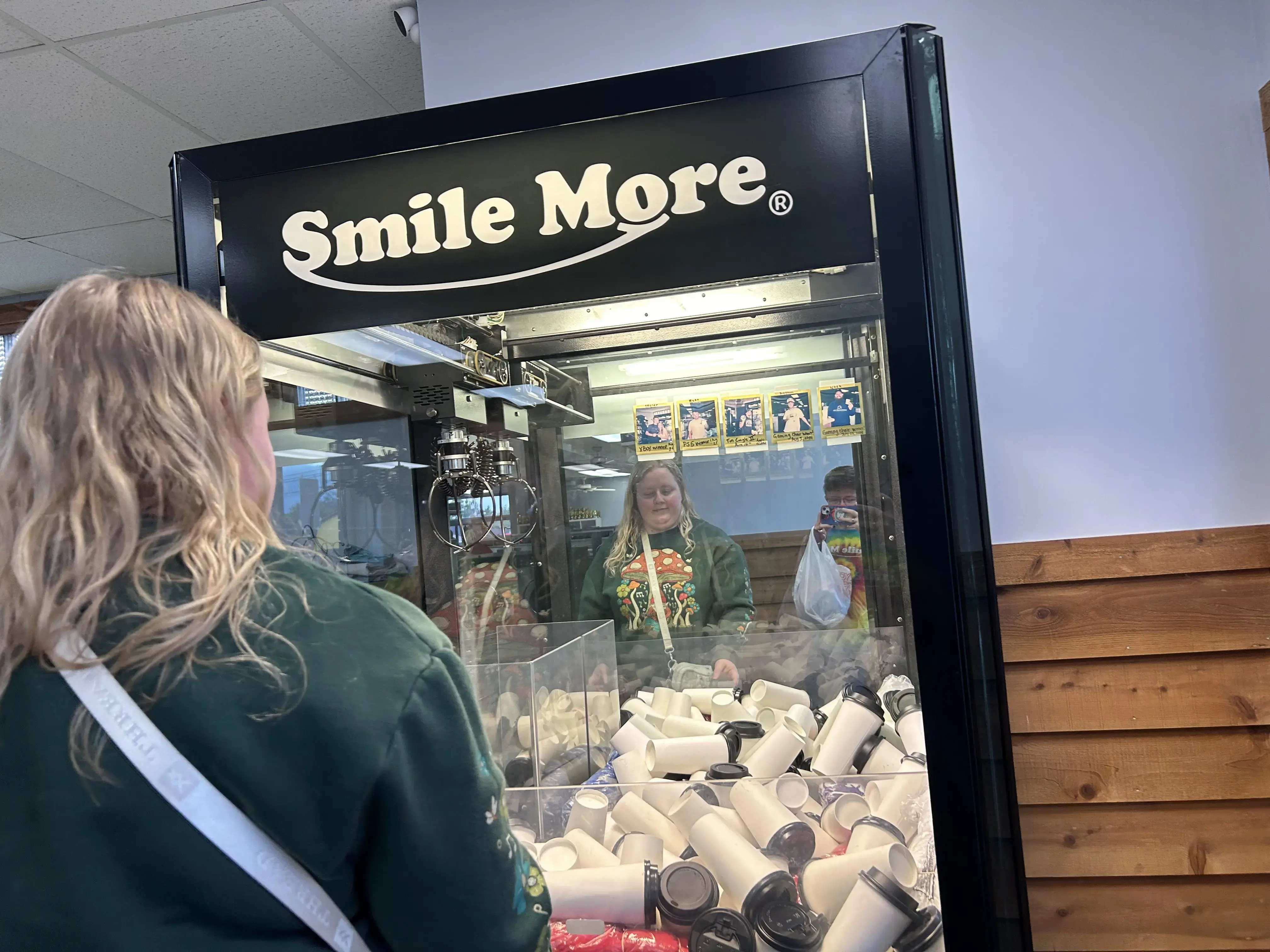 Smile More Laundry & Tan thumbnail 19