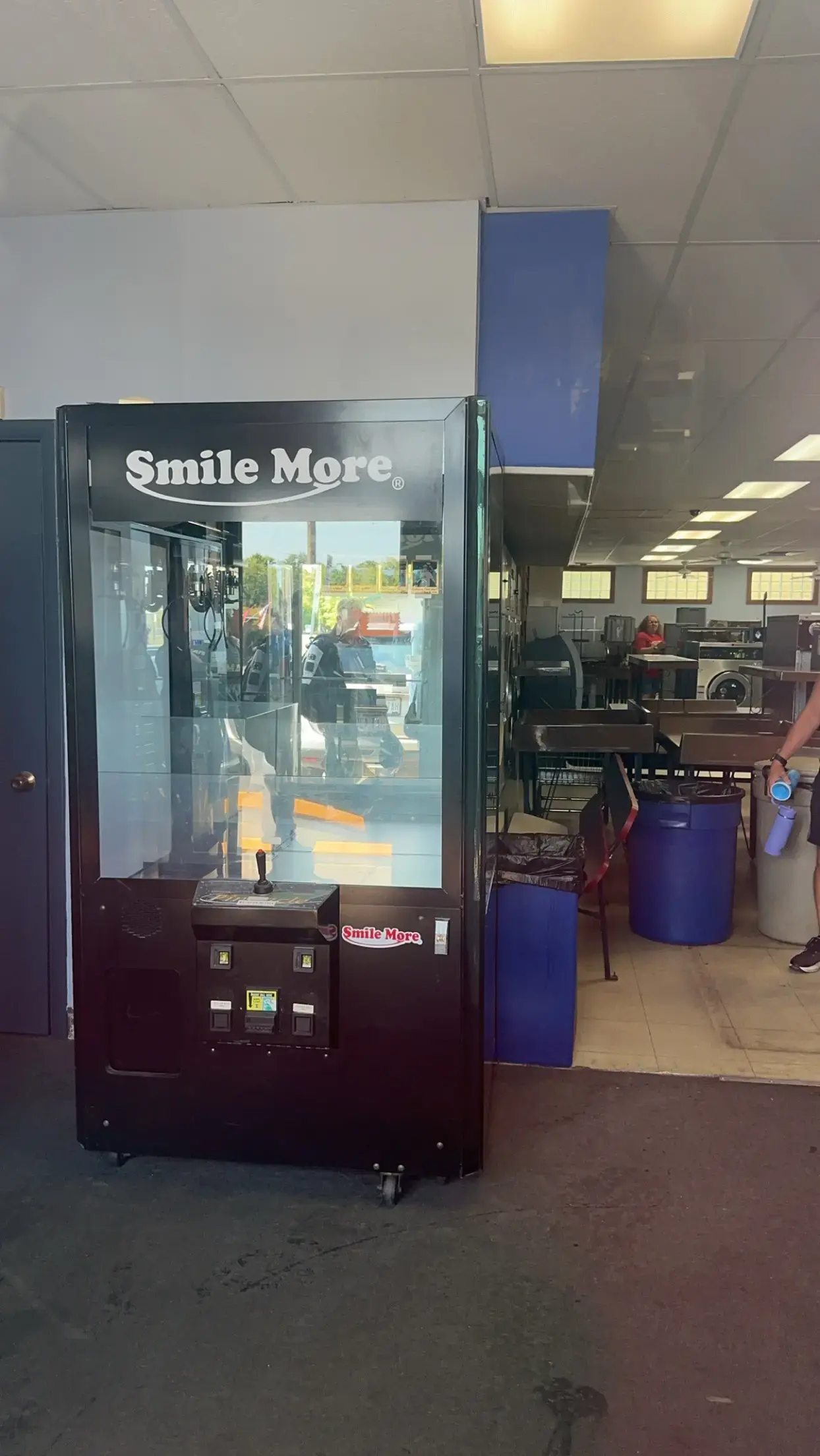 Smile More Laundry & Tan thumbnail 16