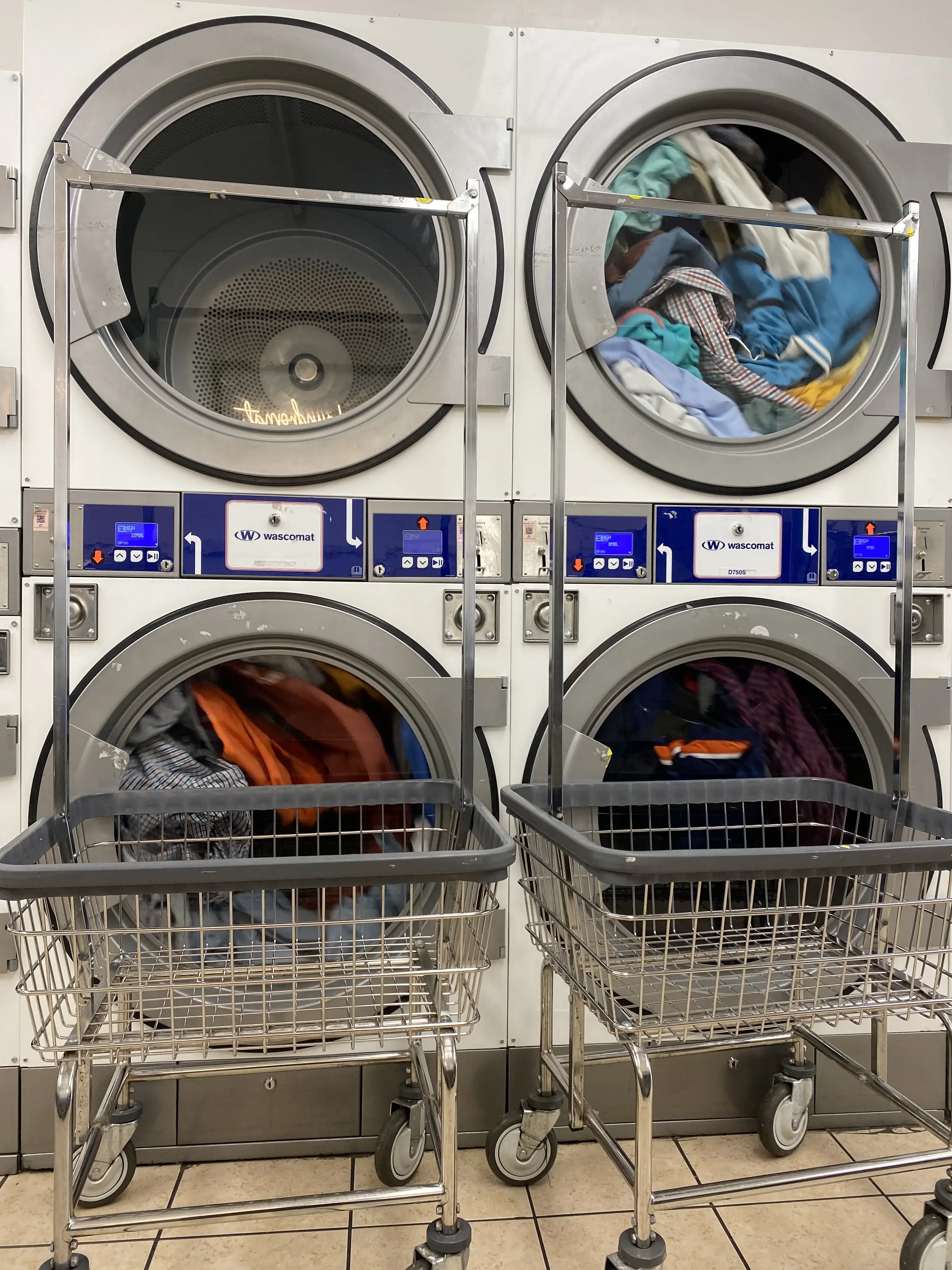 Smiley Laundromat thumbnail 9