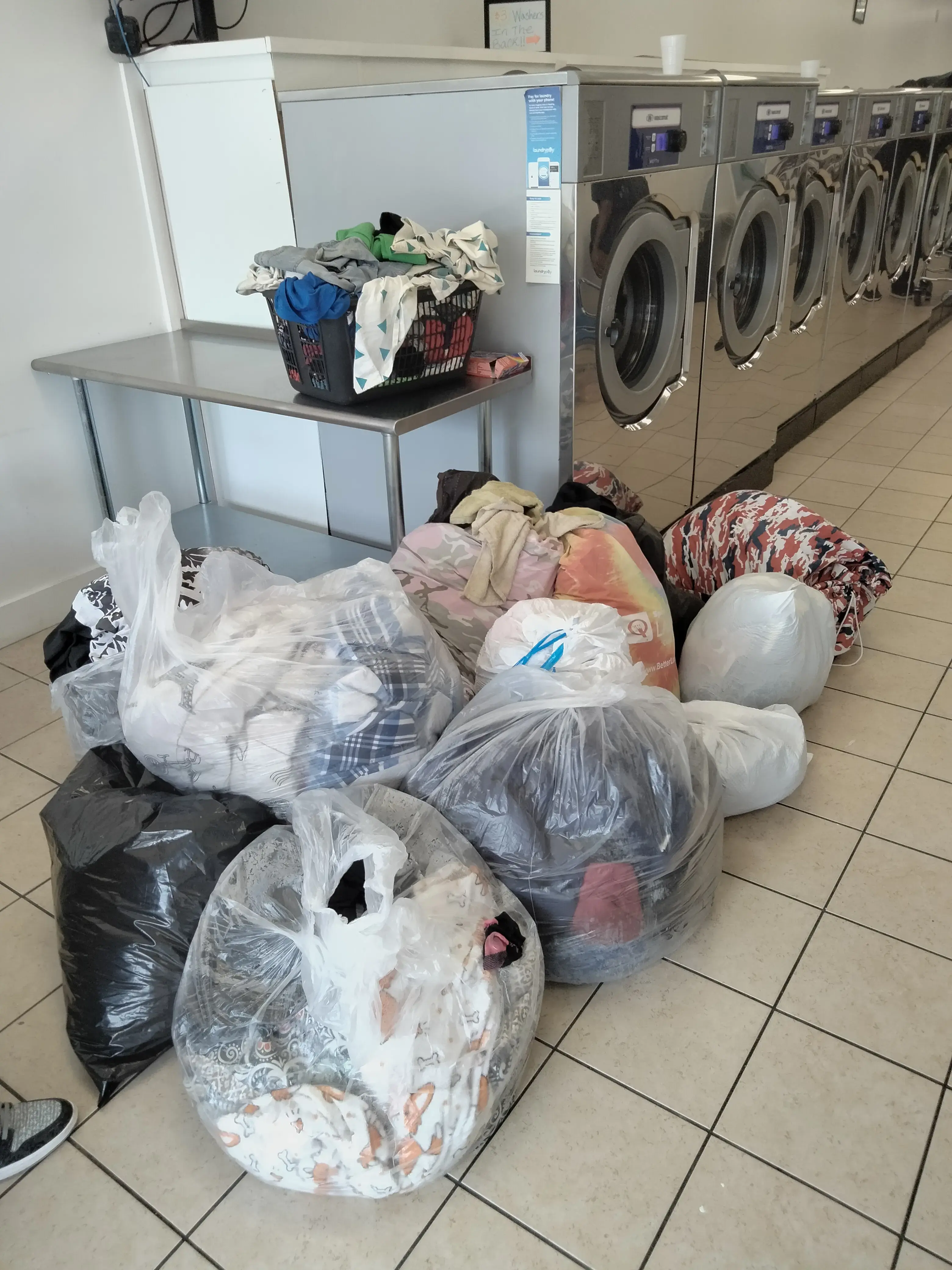 Smiley Laundromat - Image 12