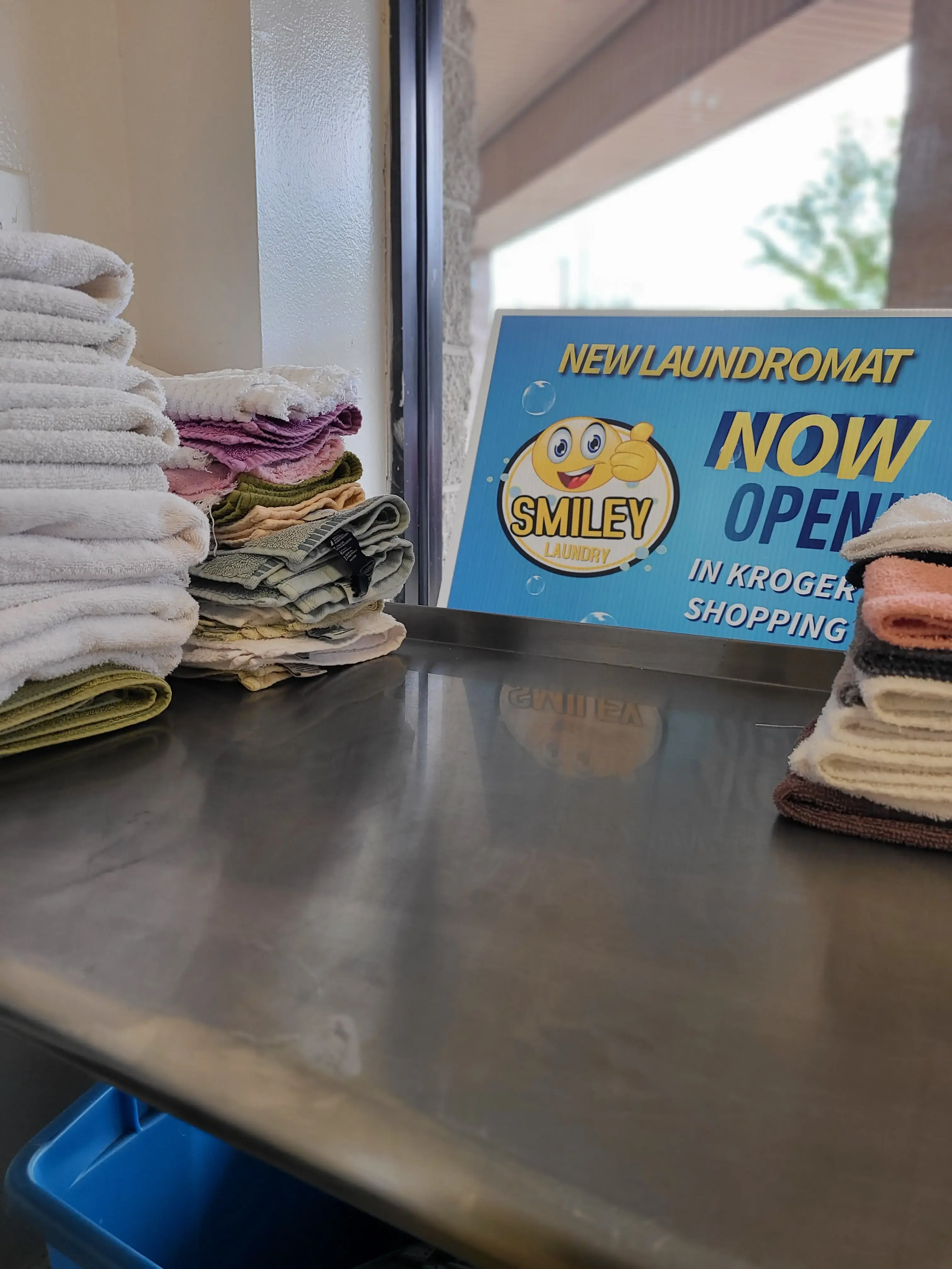 Smiley Laundromat thumbnail 5