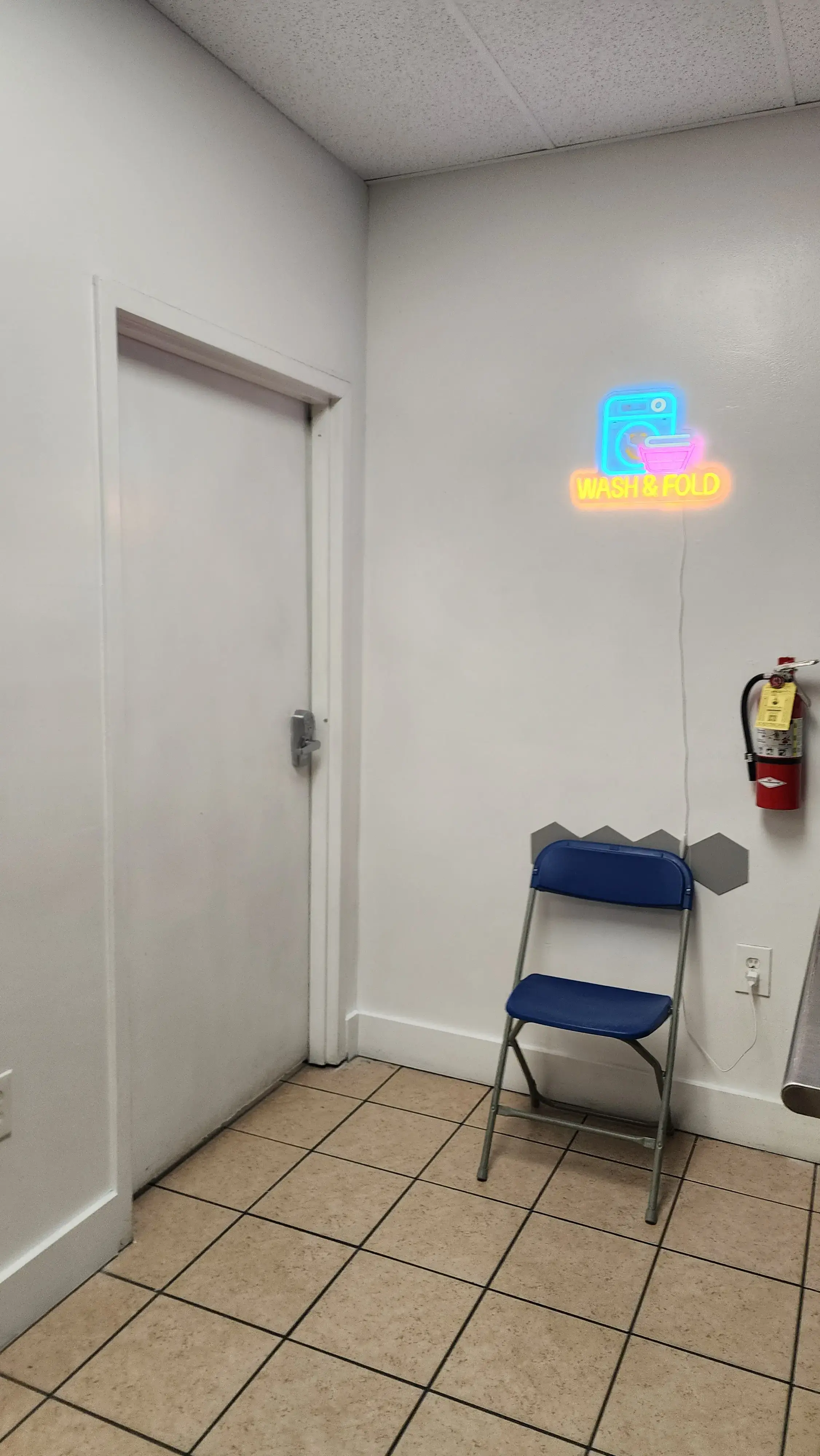 Smiley Laundromat - Image 7