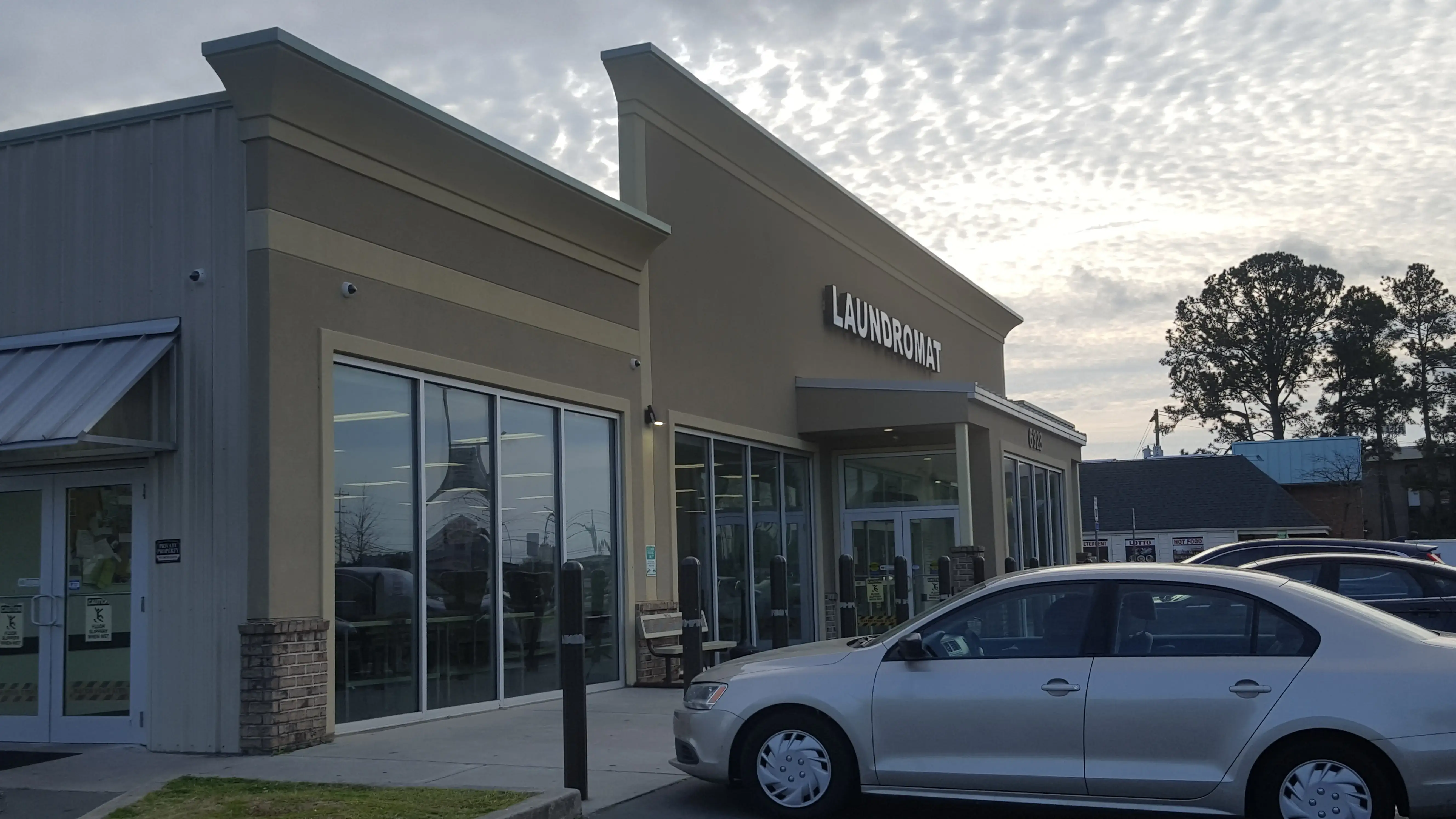 Smiling Rivers Laundromat thumbnail 4