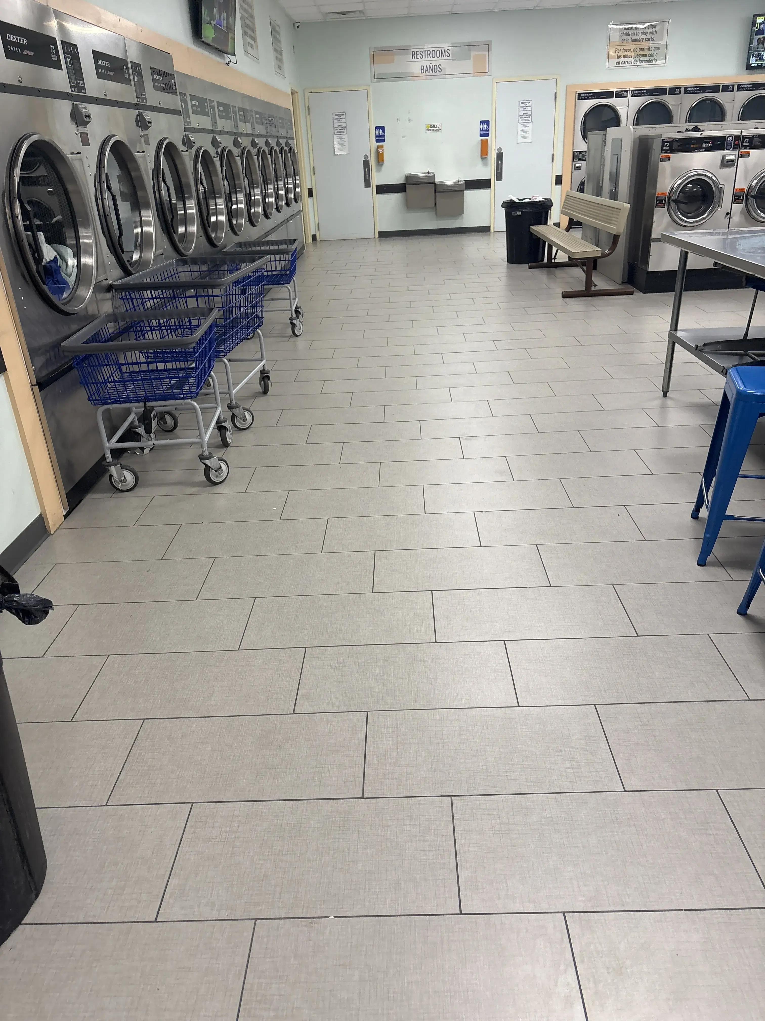 Smiling Rivers Laundromat thumbnail 2