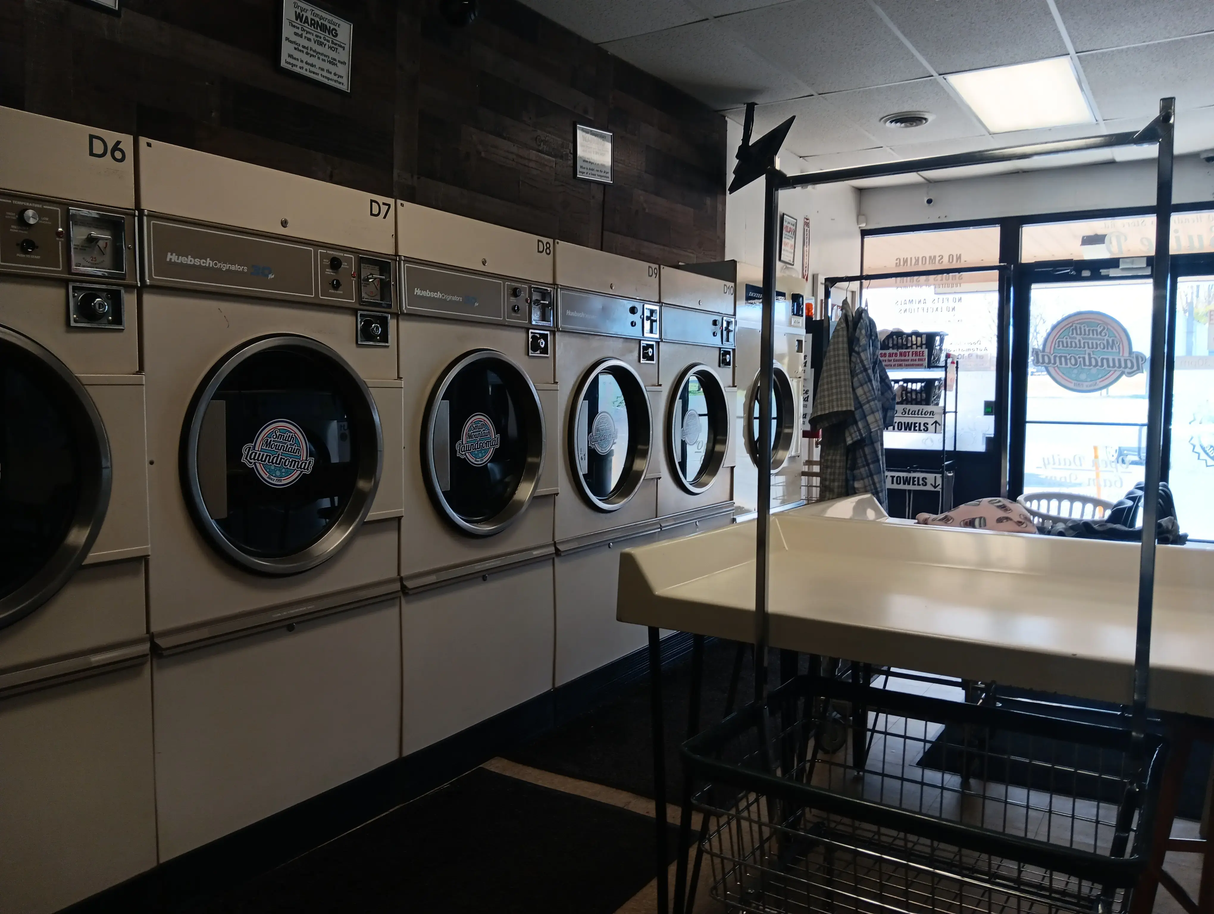 Smith Mountain Laundromat location