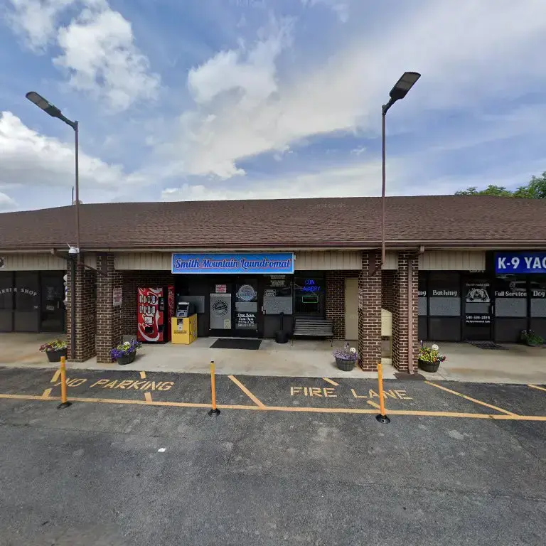 Smith Mountain Laundromat - Image 16