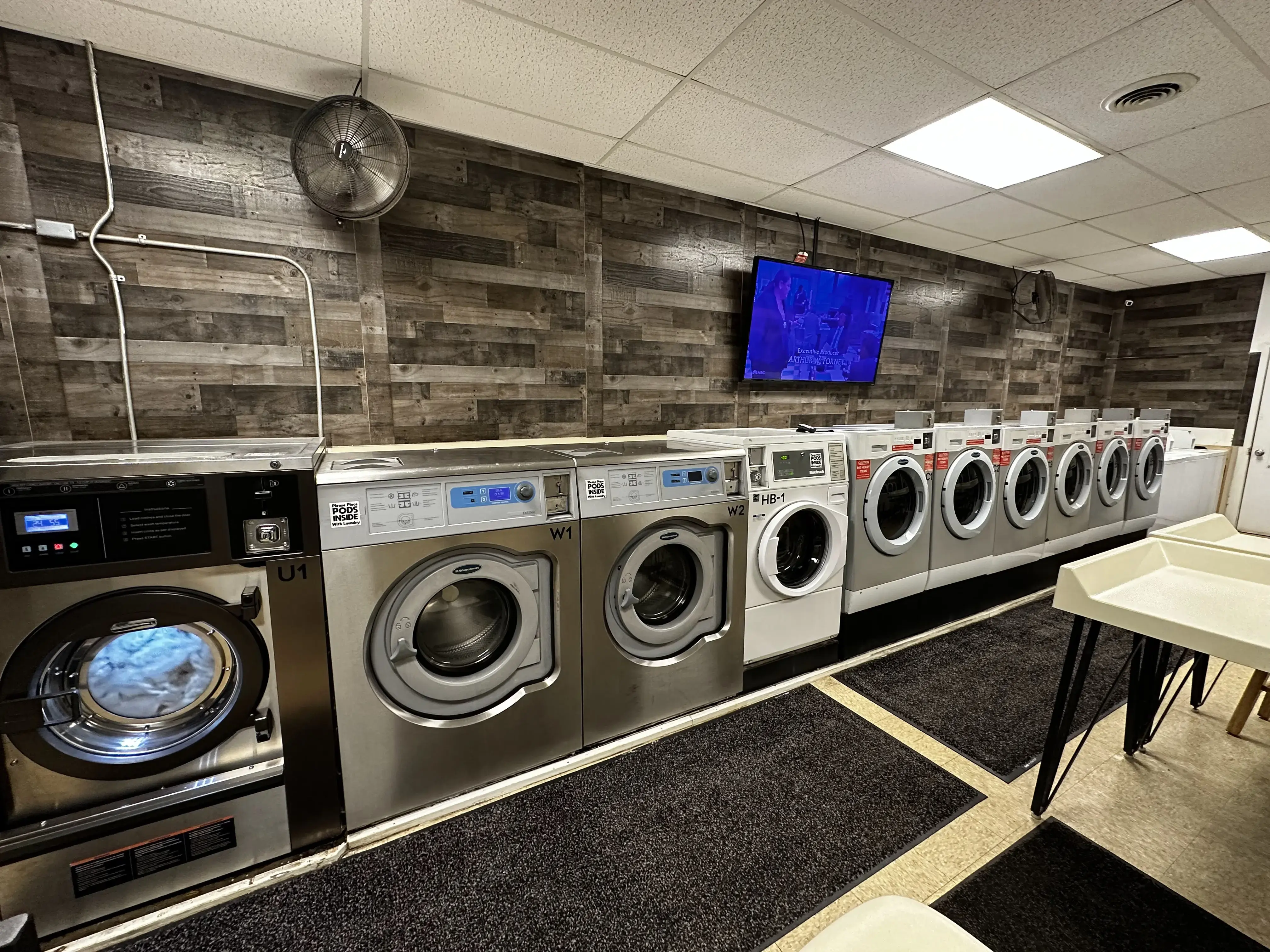 Smith Mountain Laundromat - Image 14