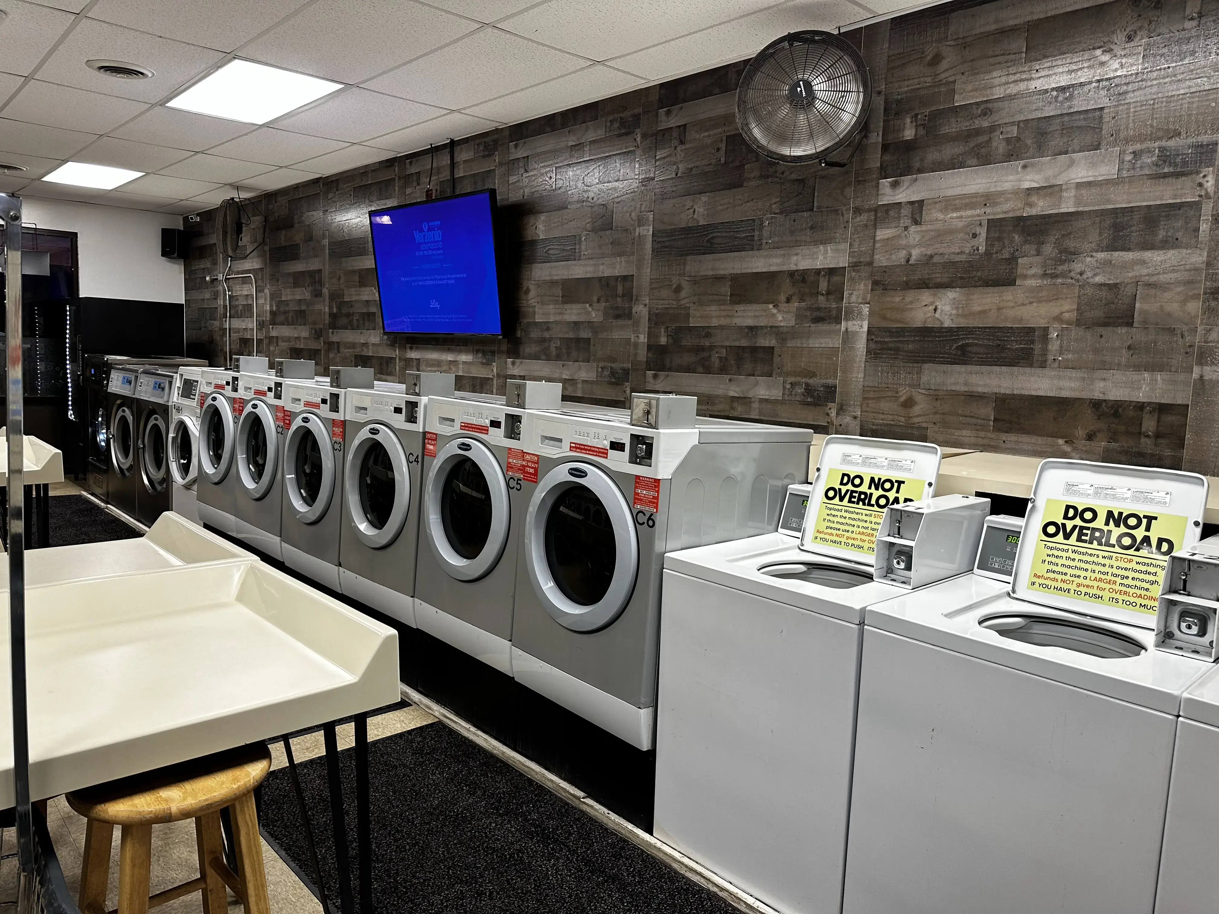 Smith Mountain Laundromat thumbnail 11