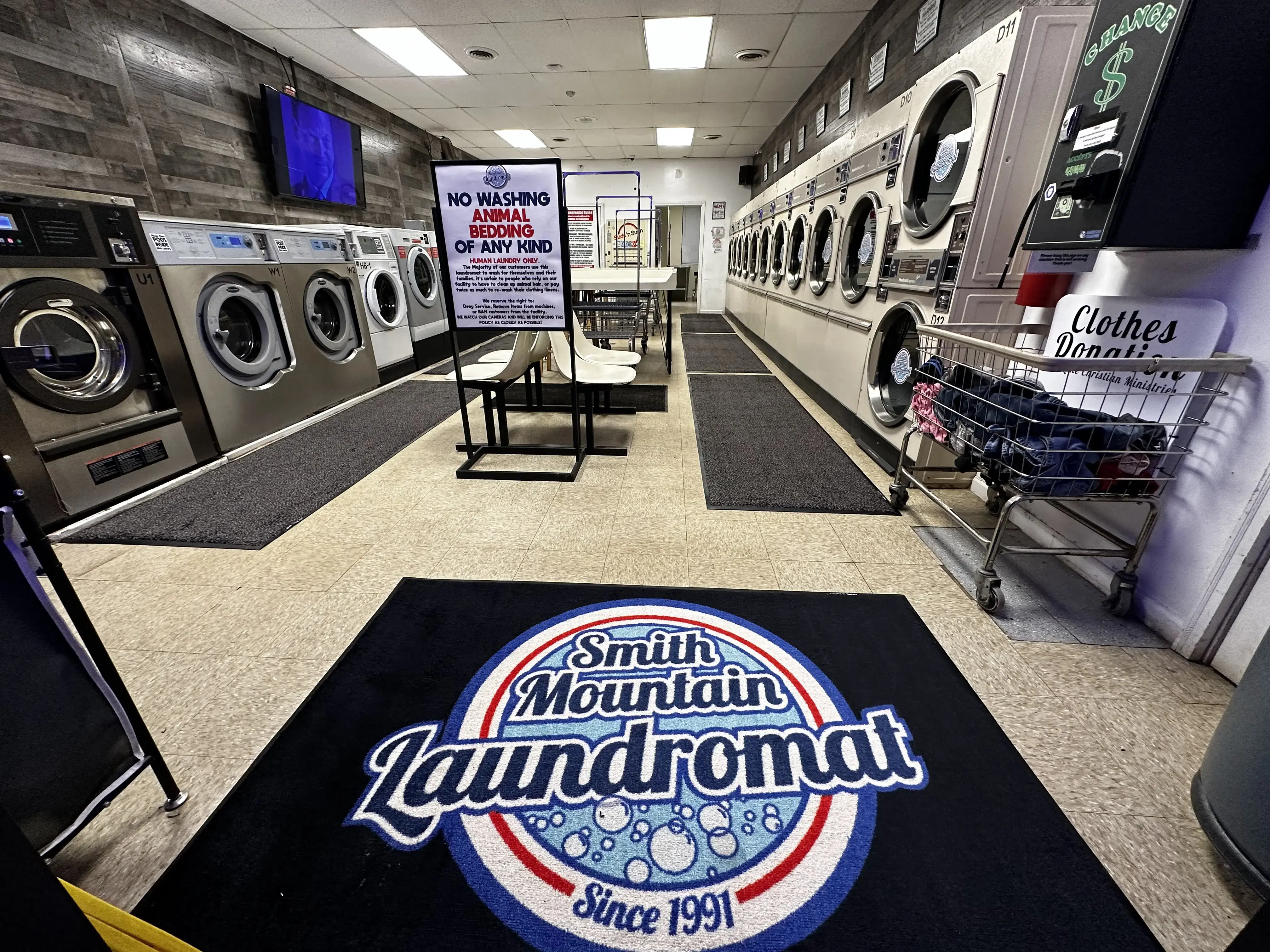 Smith Mountain Laundromat thumbnail 5