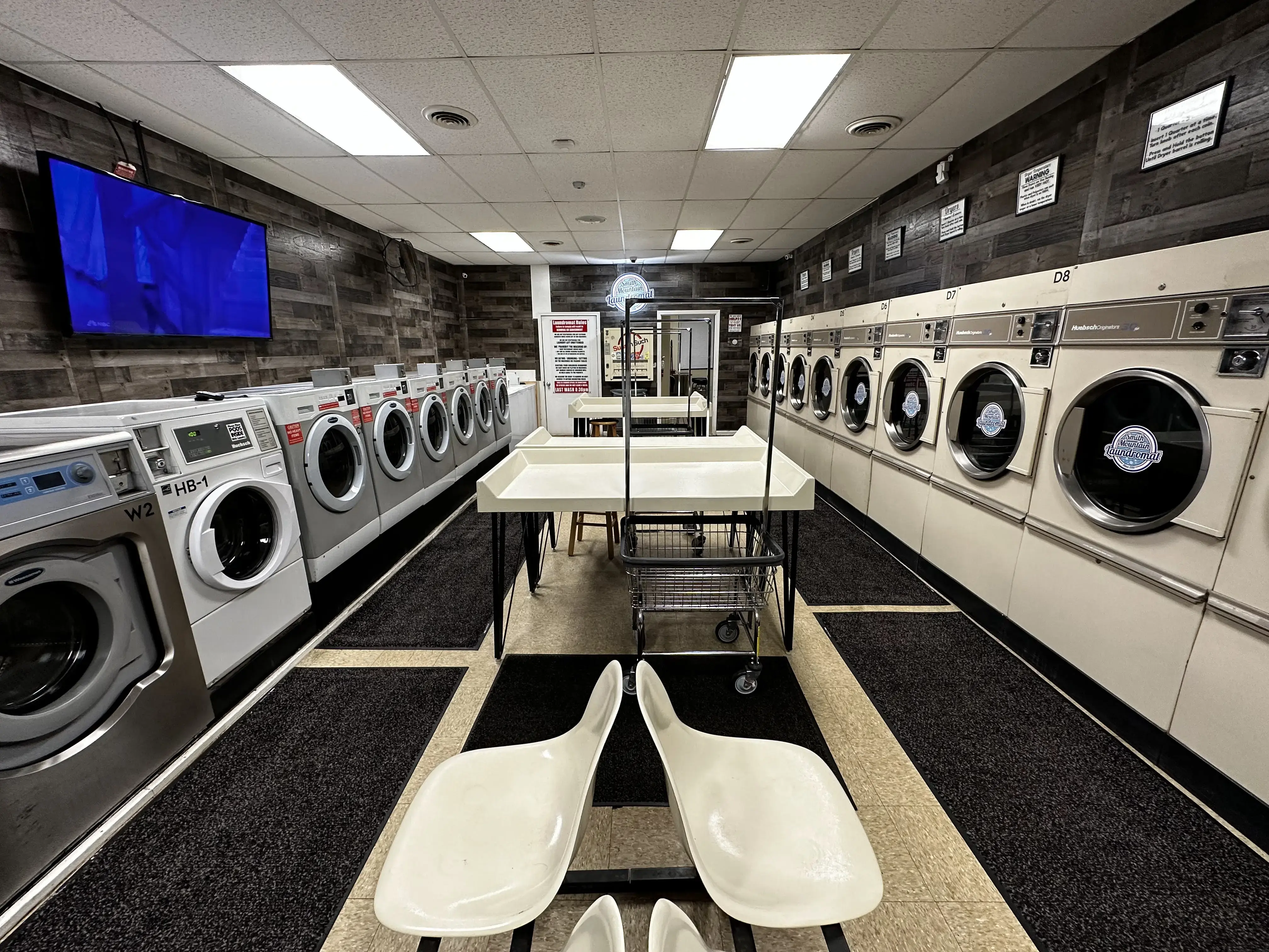 Smith Mountain Laundromat thumbnail 13