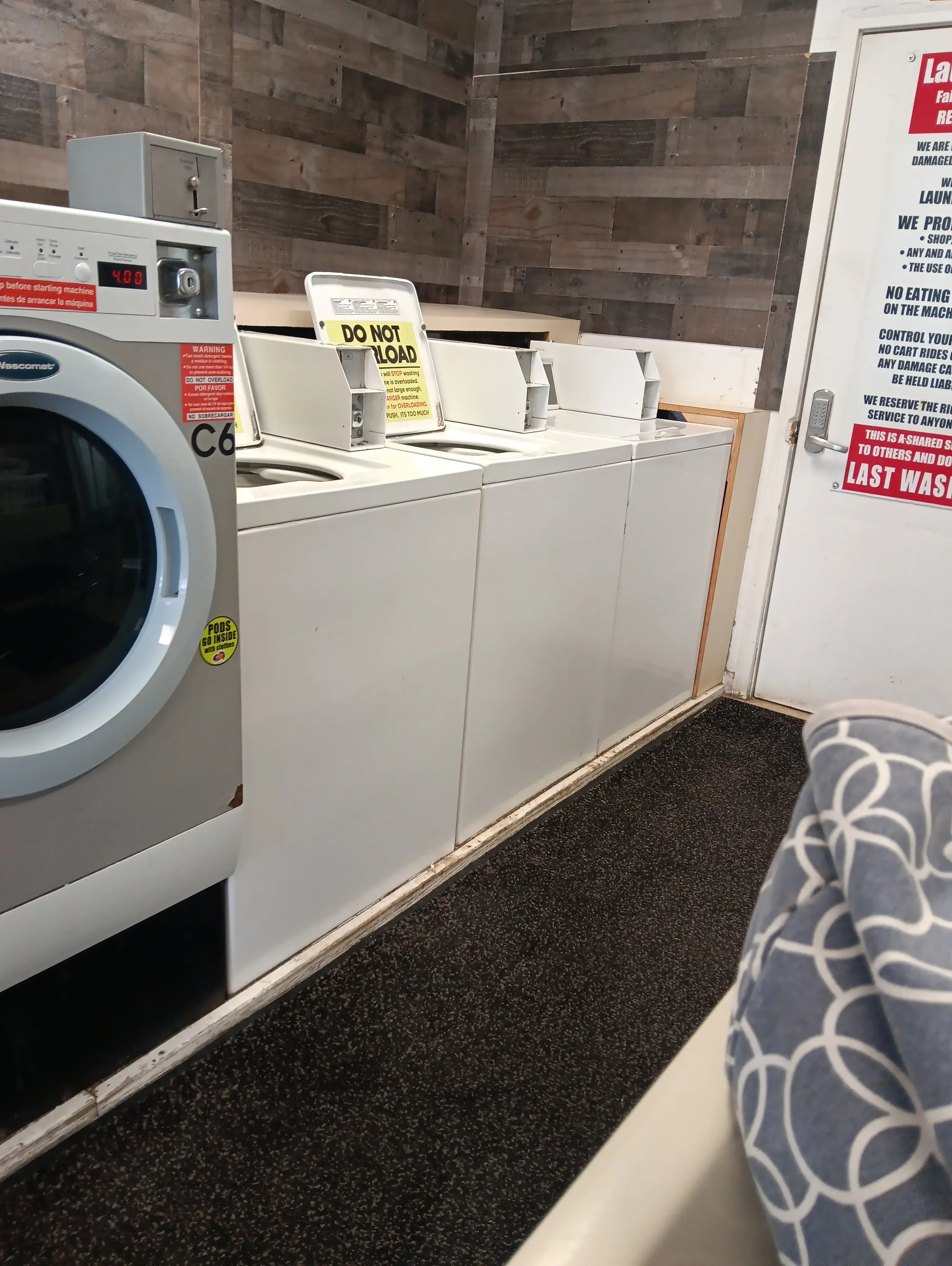 Smith Mountain Laundromat thumbnail 4