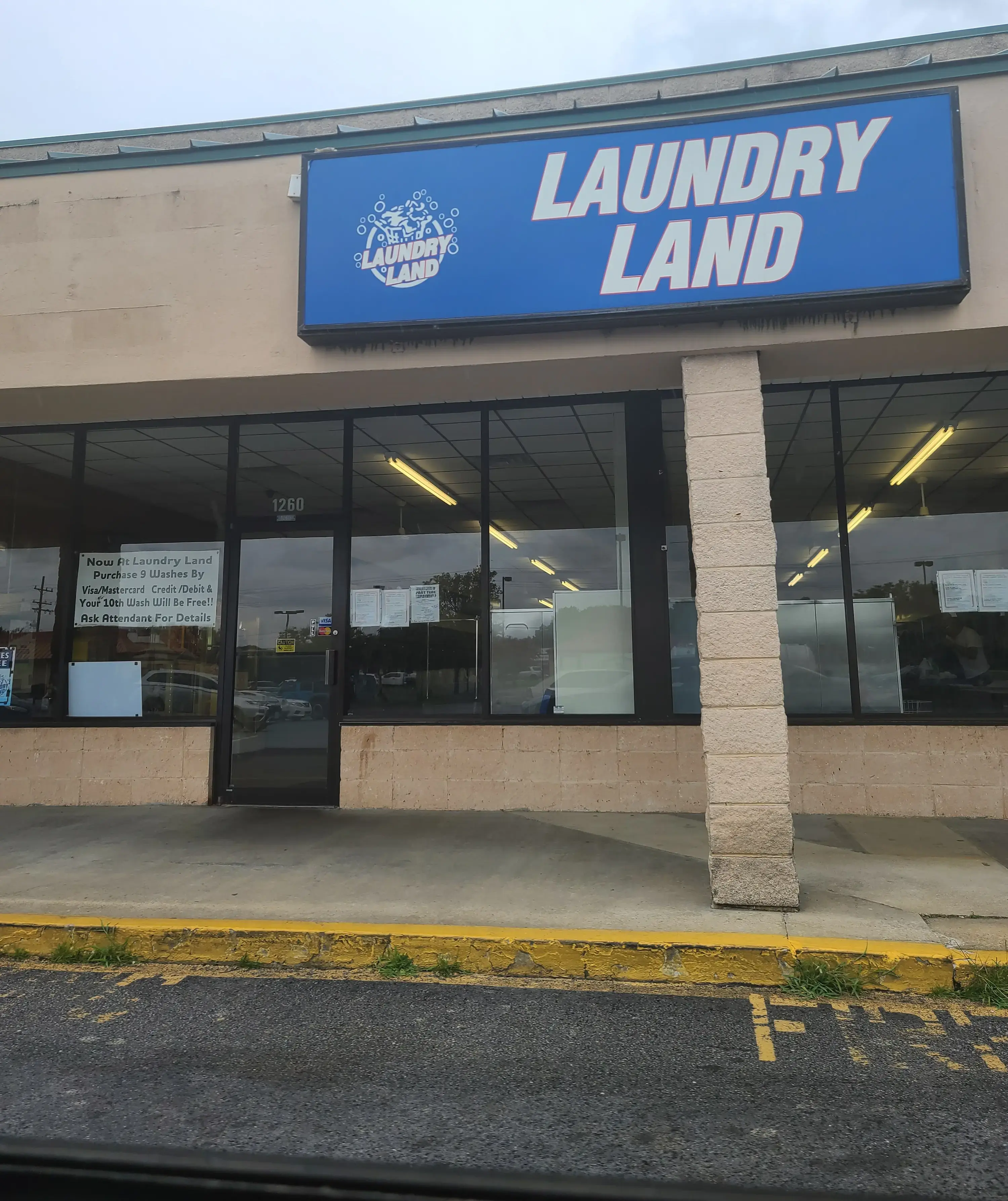 Smithfield Plaza Laundry Land Laundromat - Image 3