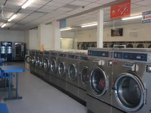 Smithfield Plaza Laundry Land Laundromat - Image 8