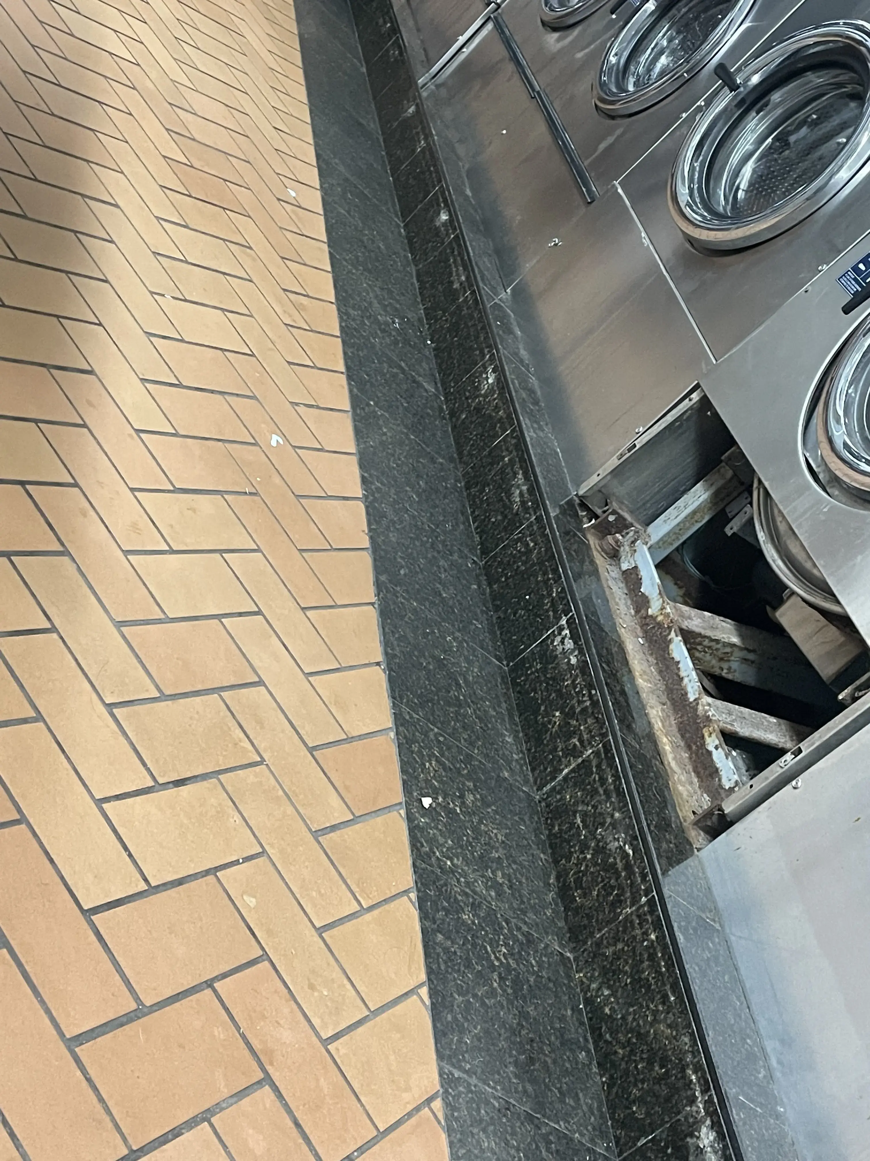 Smithtown Wash & Fold - Image 1