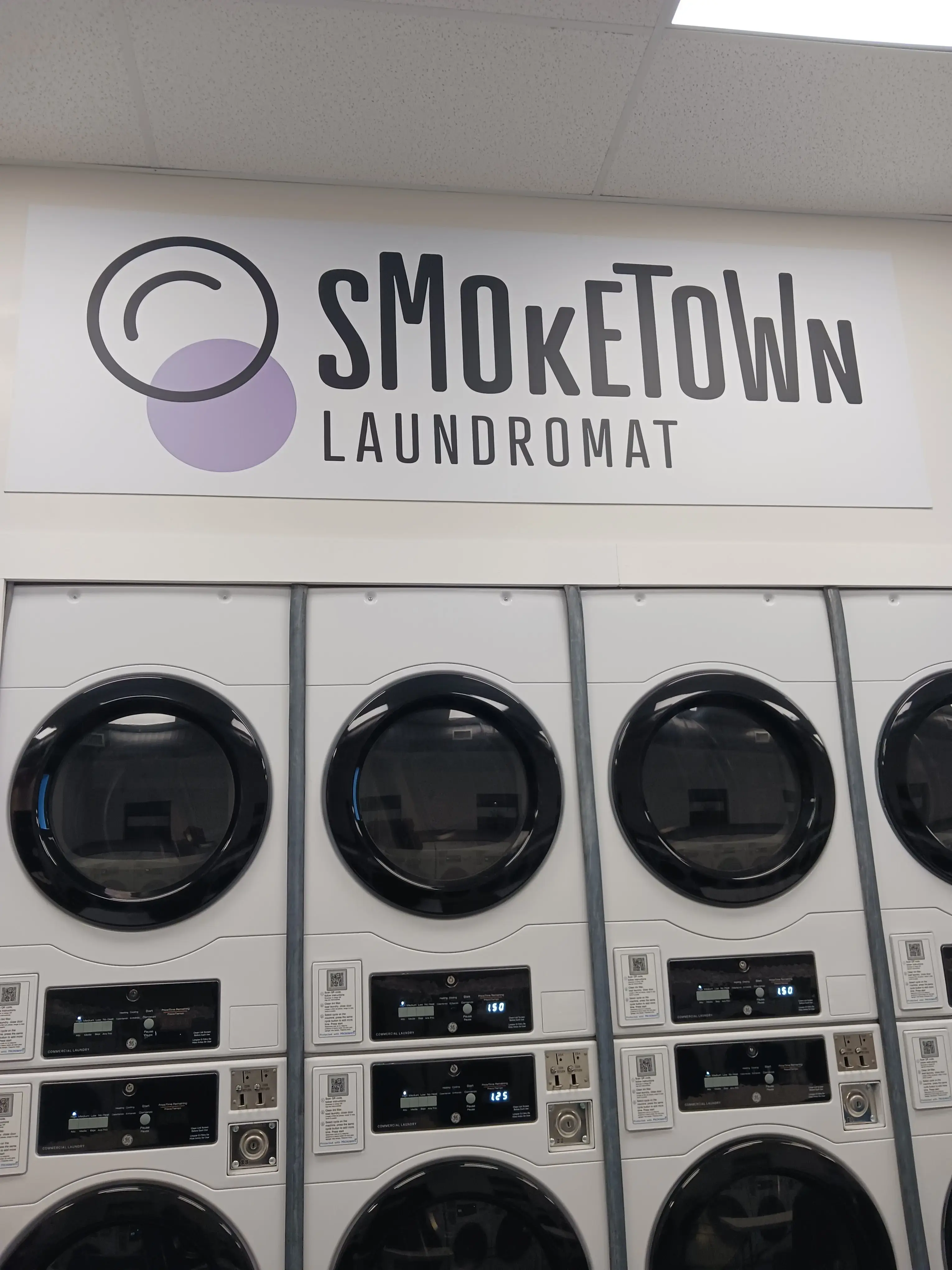 Smoketown Laundromat thumbnail 3