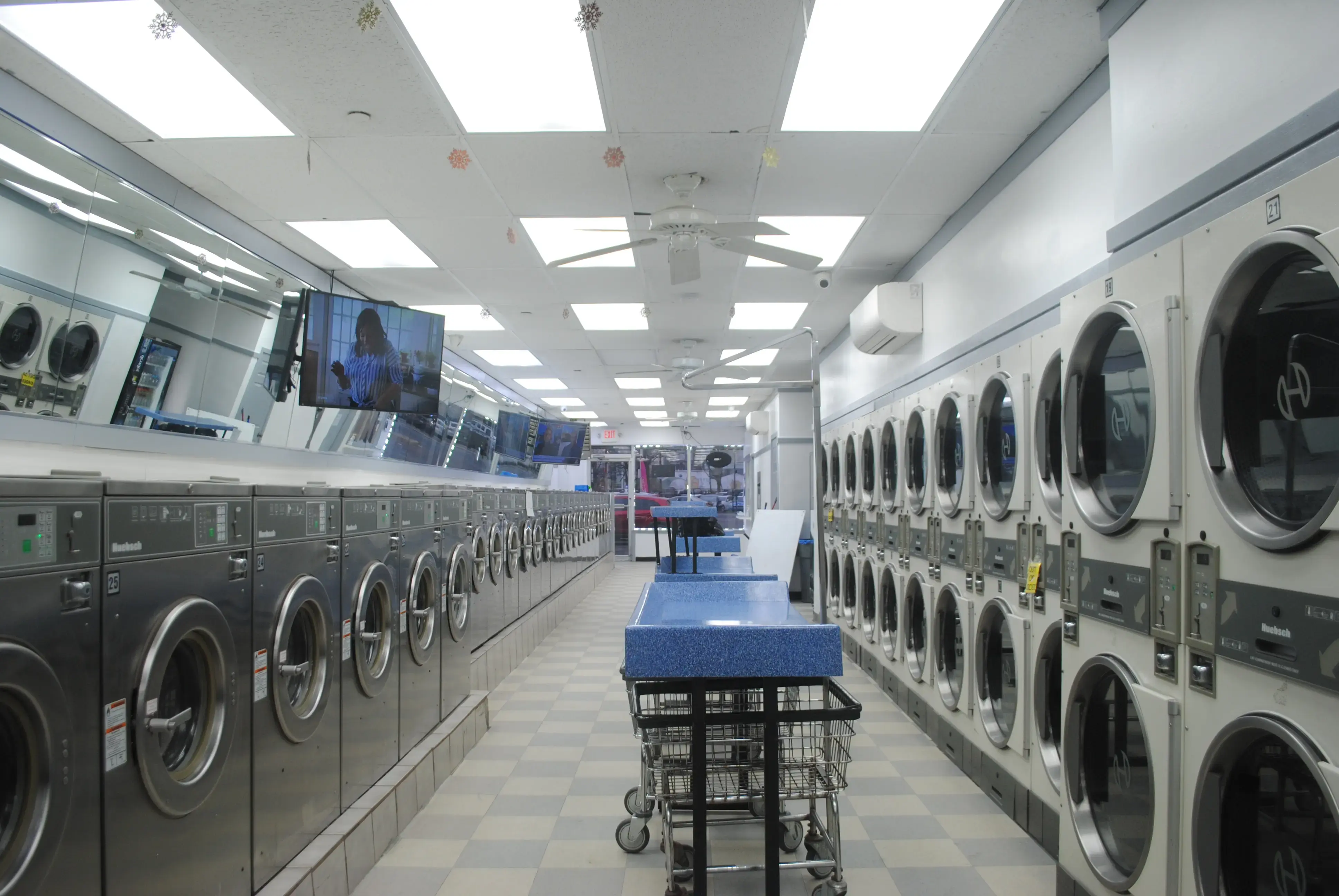 SmoothWash Laundromat - Image 1