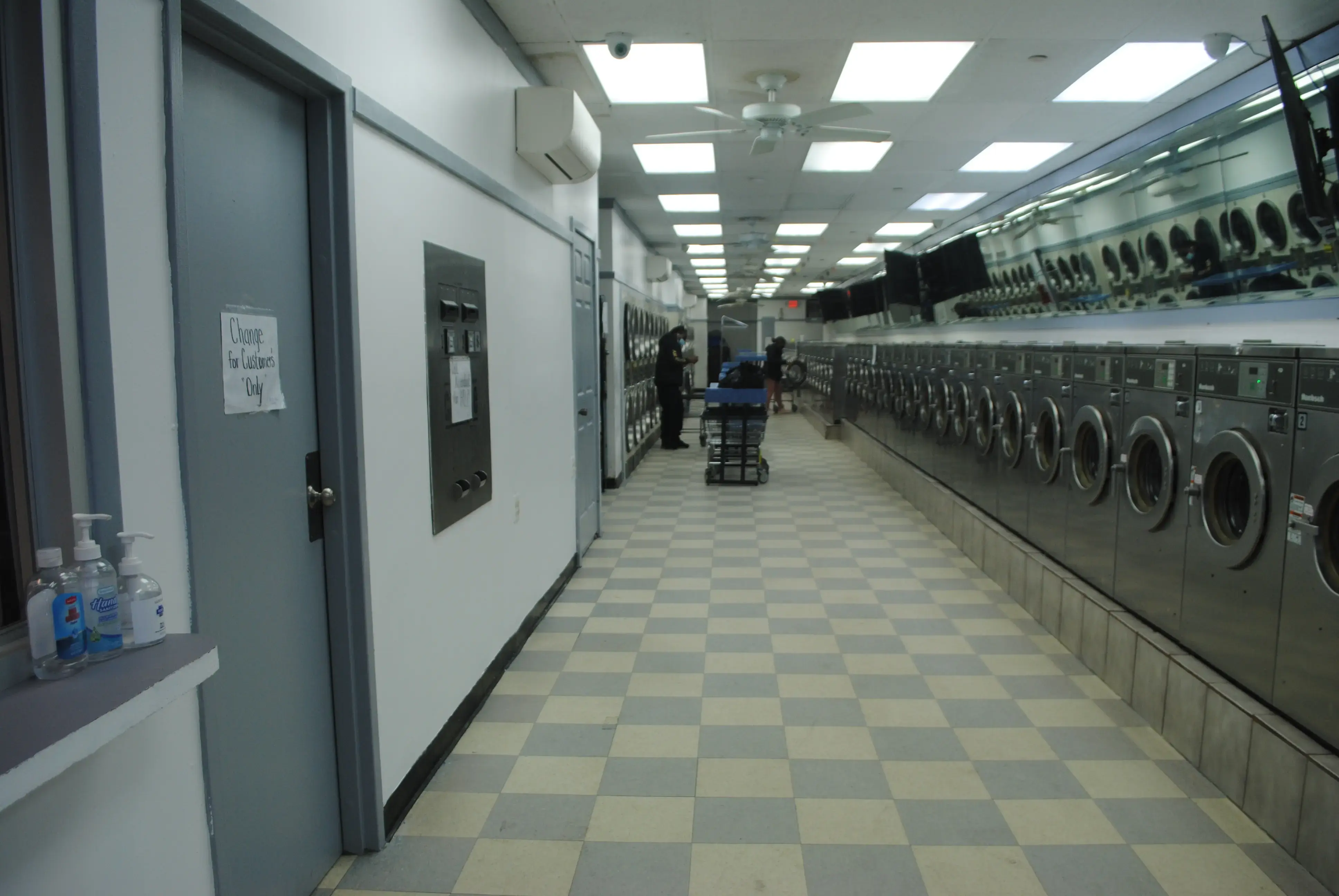 SmoothWash Laundromat - Image 12