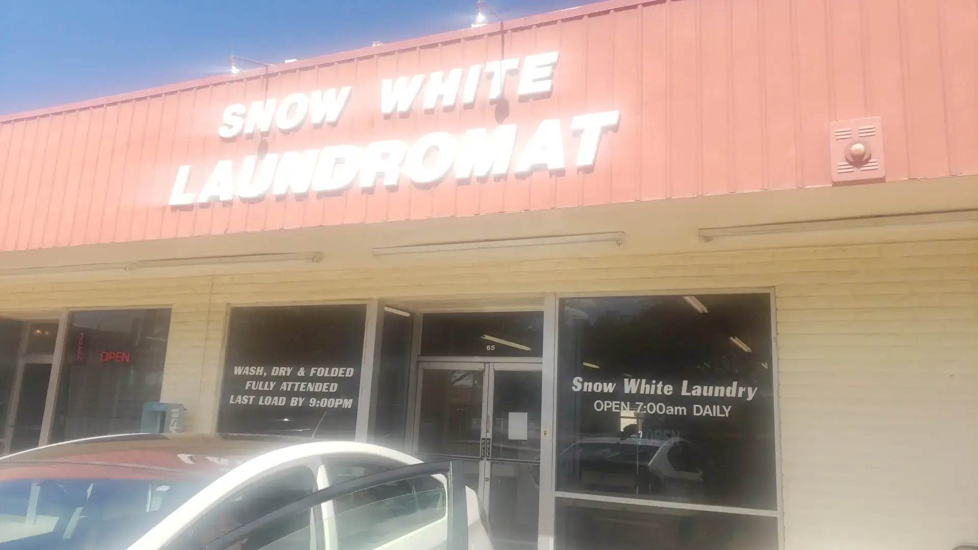 Snow White Launderette thumbnail 17