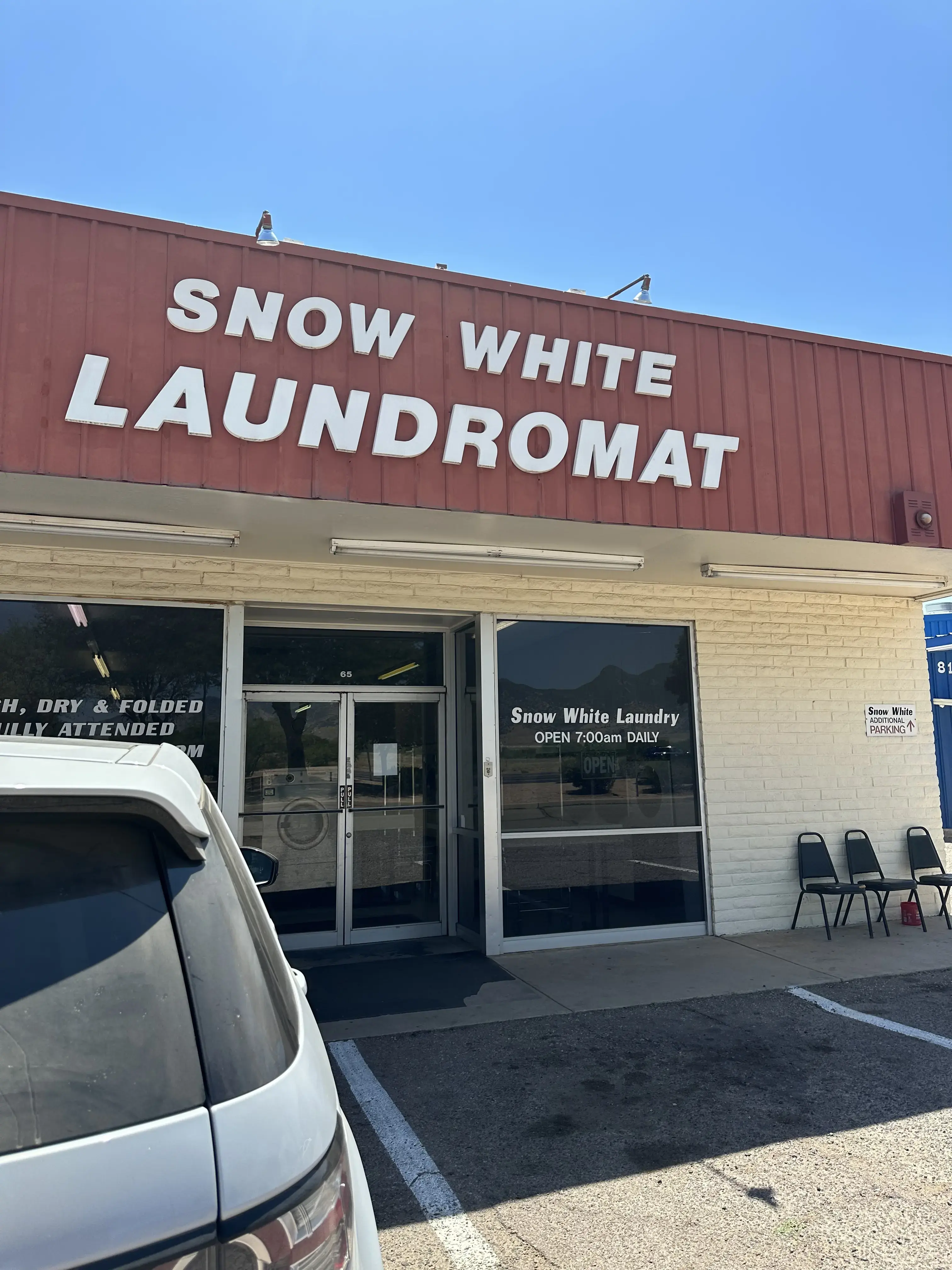 Snow White Launderette - Image 15