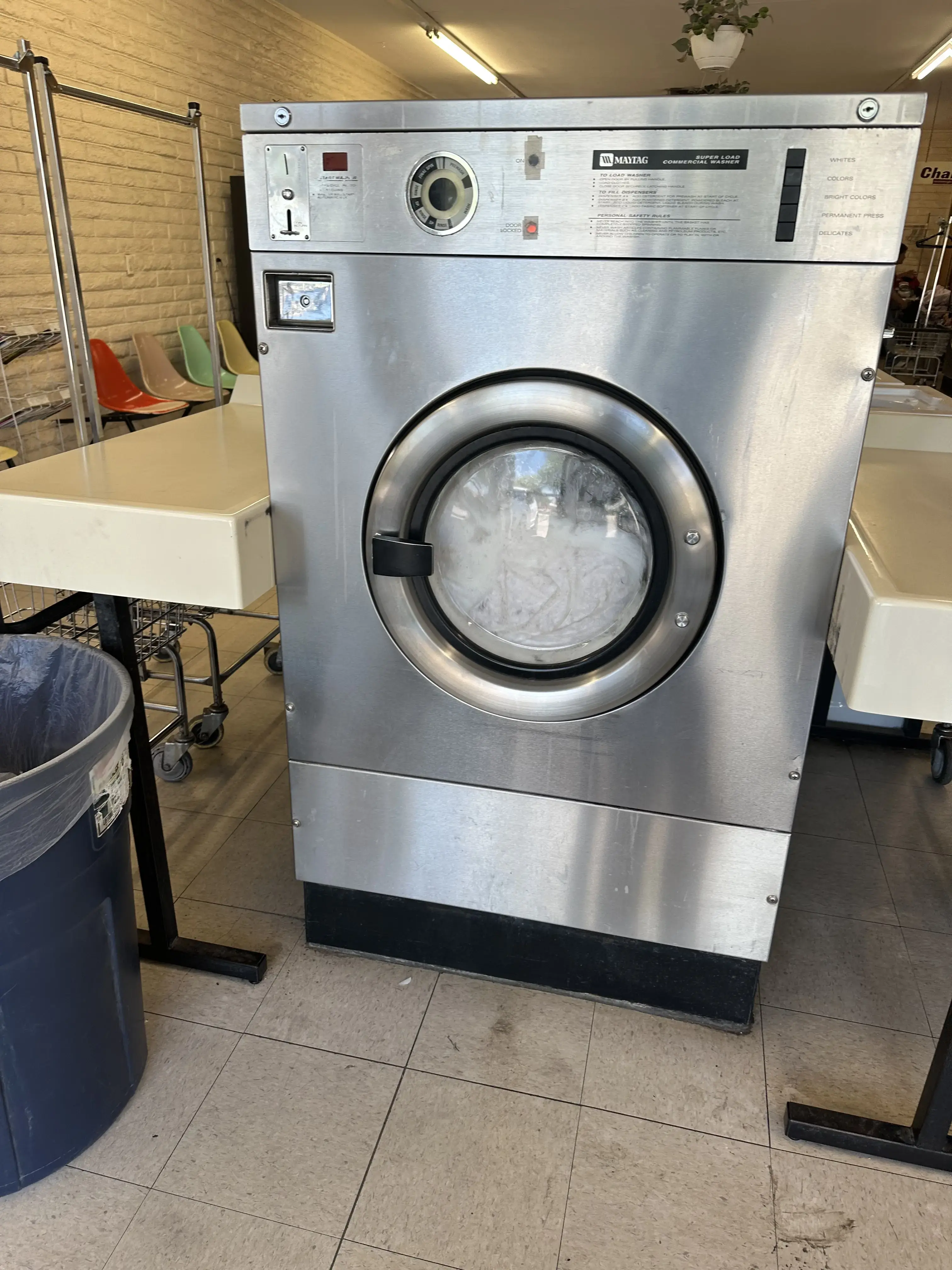Snow White Launderette thumbnail 8