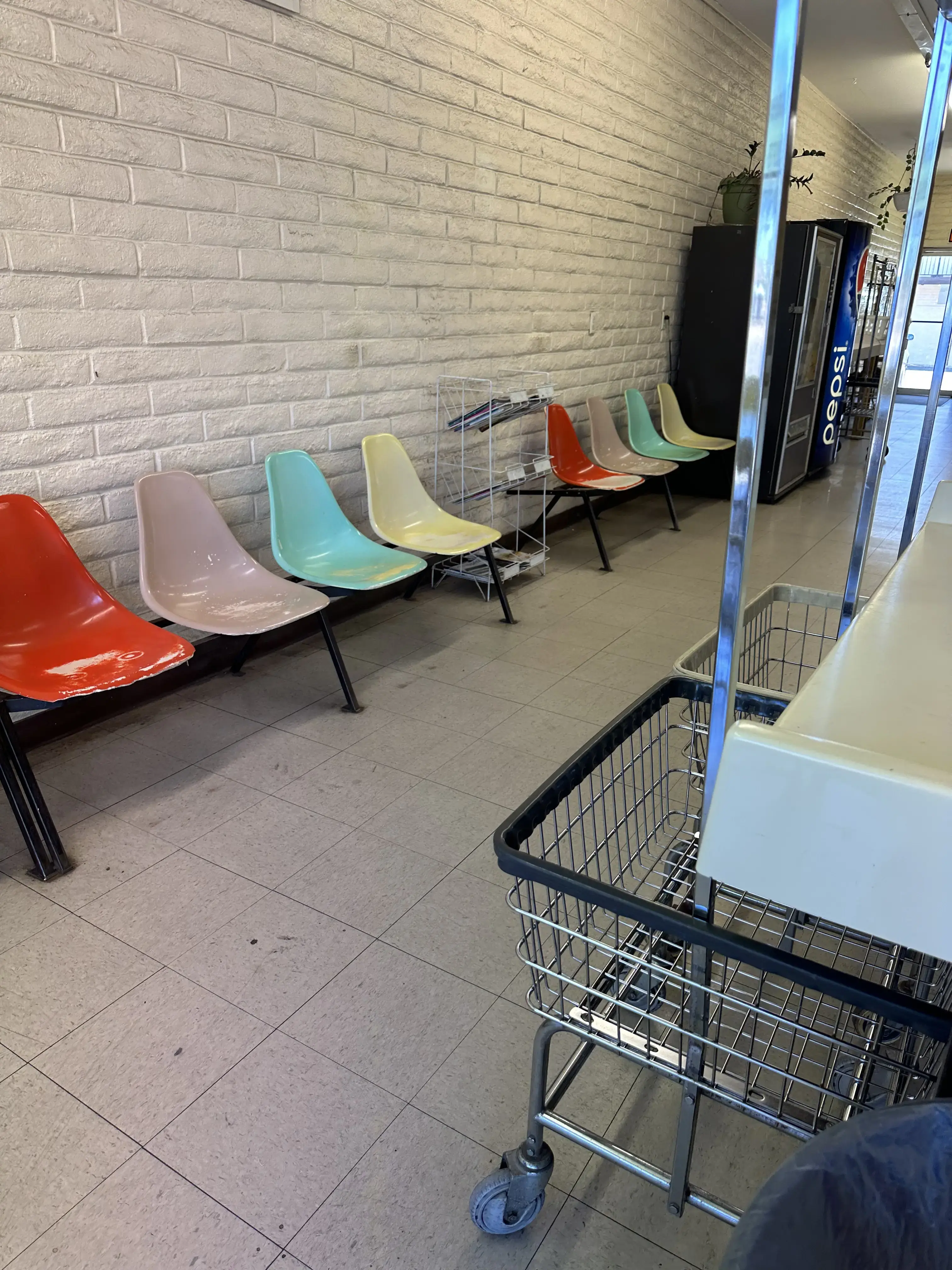 Snow White Launderette thumbnail 11