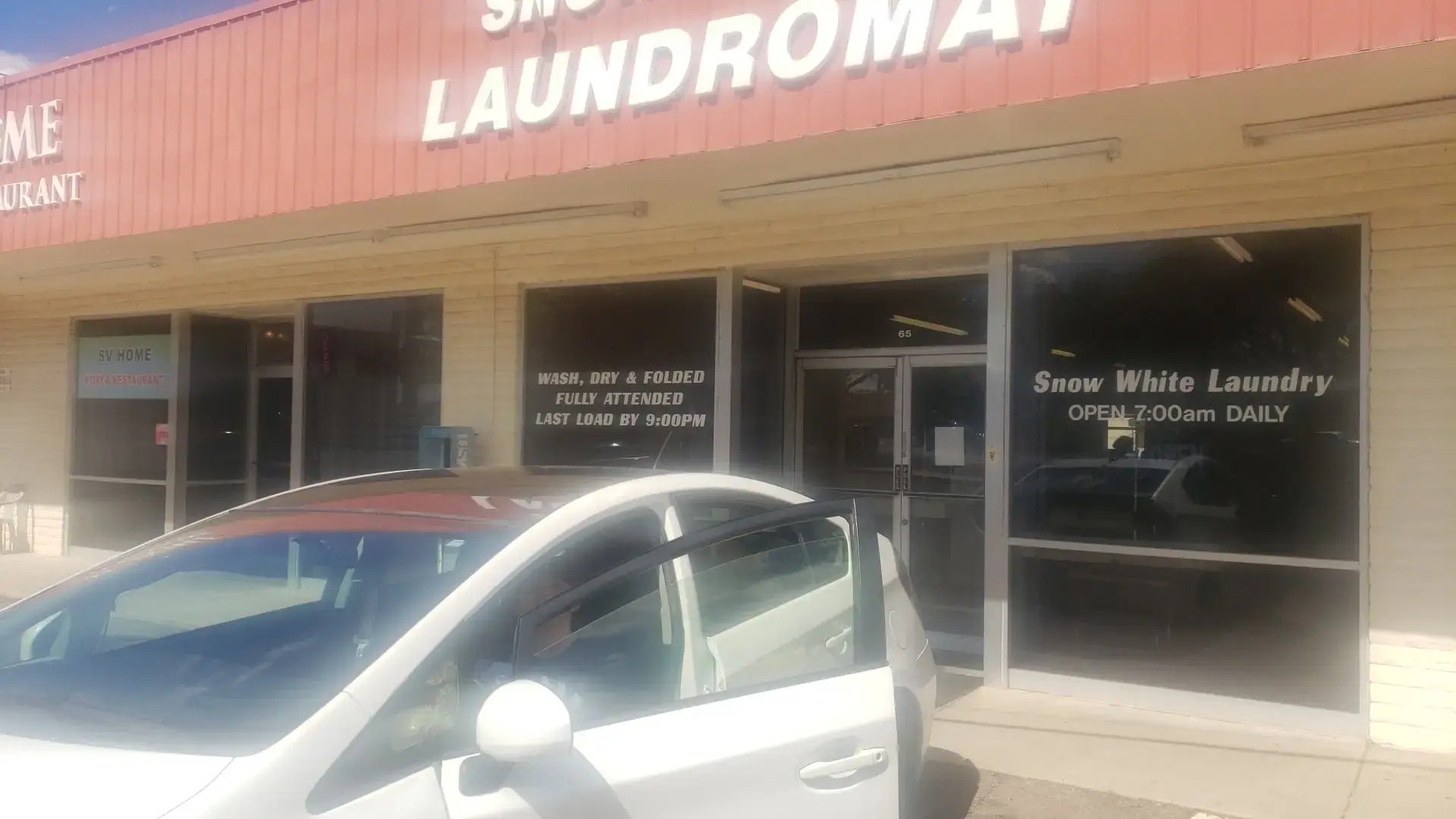 Snow White Launderette - Image 16