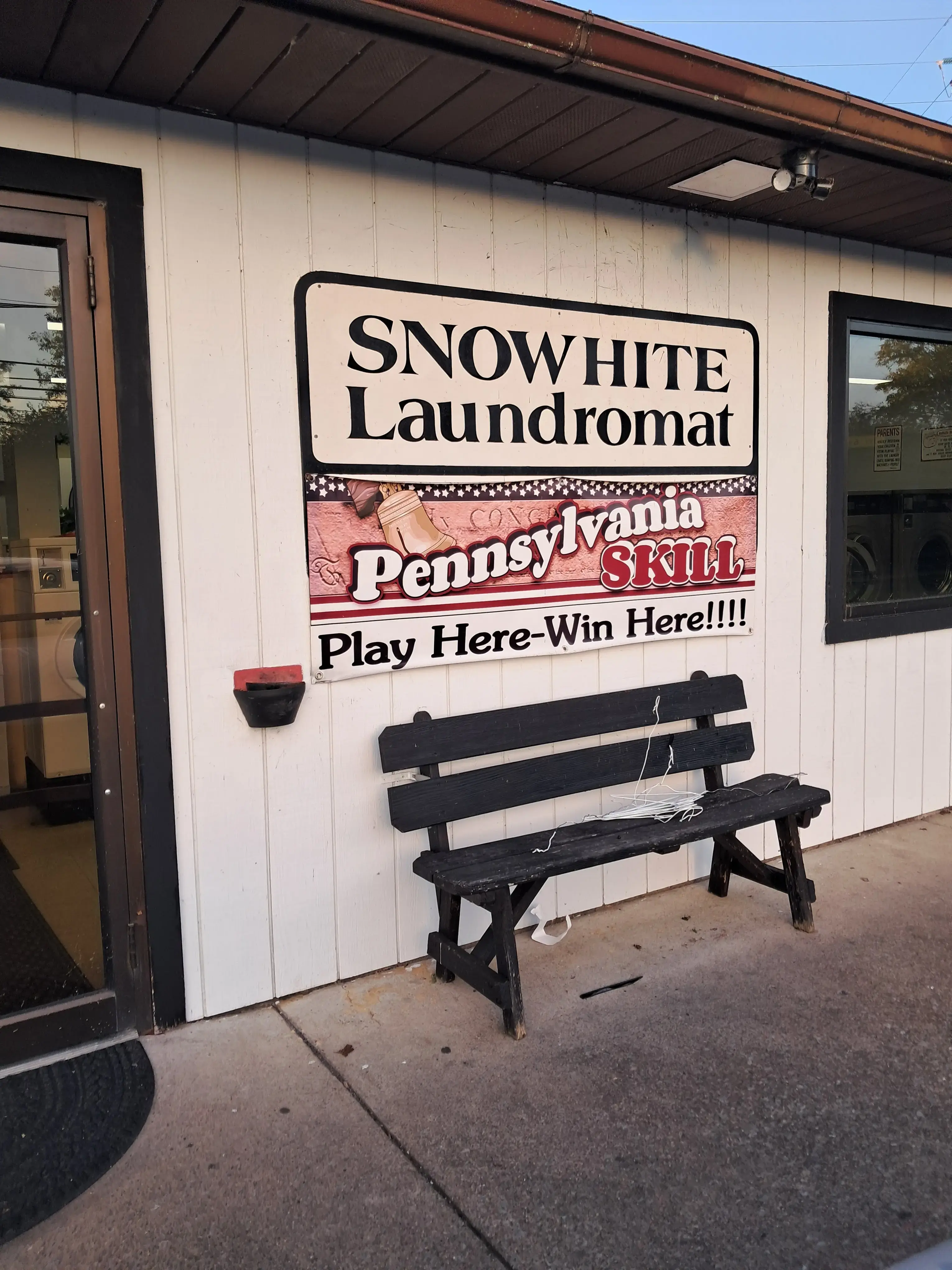 Snow White Laundromat thumbnail 3