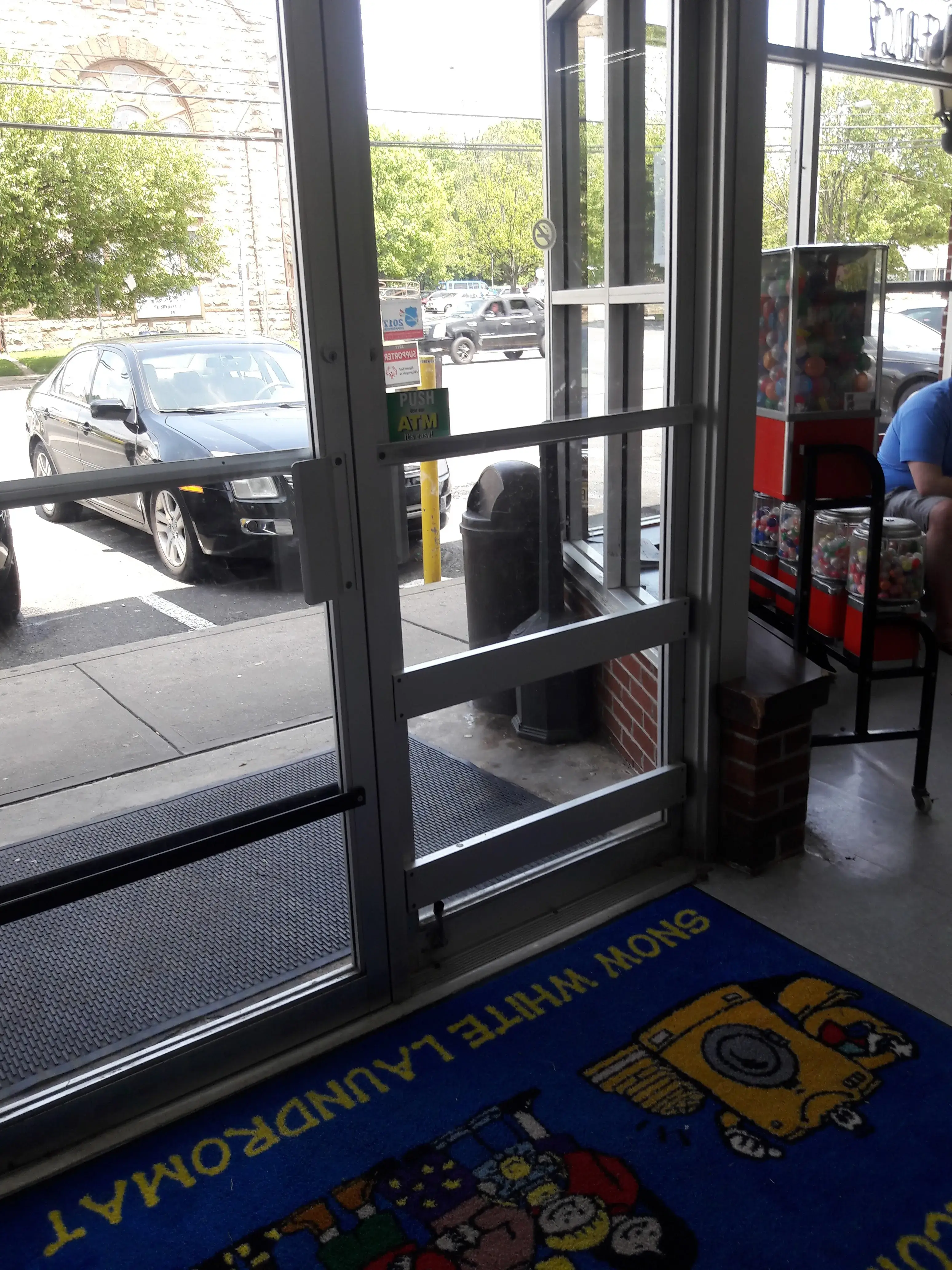 Snow White Laundry Village - Image 5