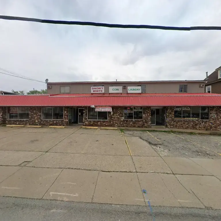 Snowy White Coin Laundromat thumbnail 3
