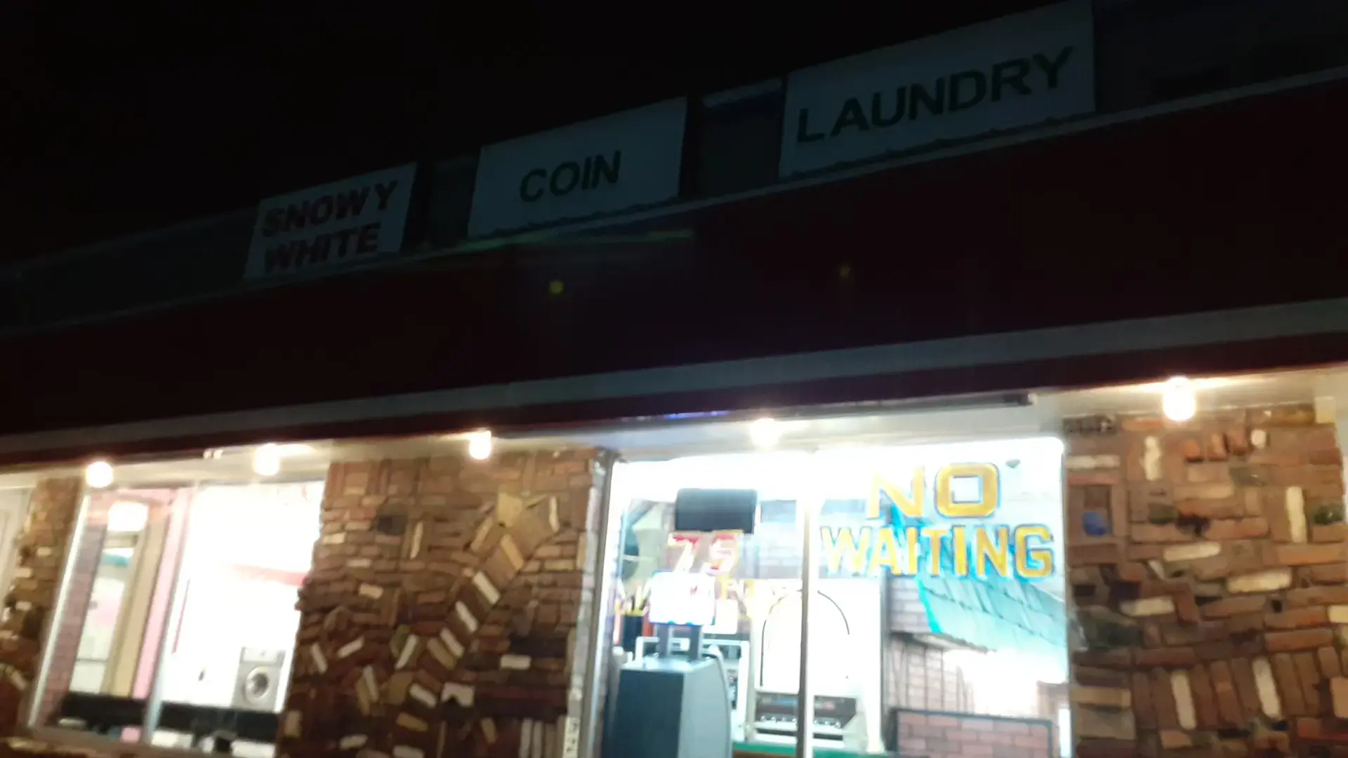 Snowy White Coin Laundromat - Image 2