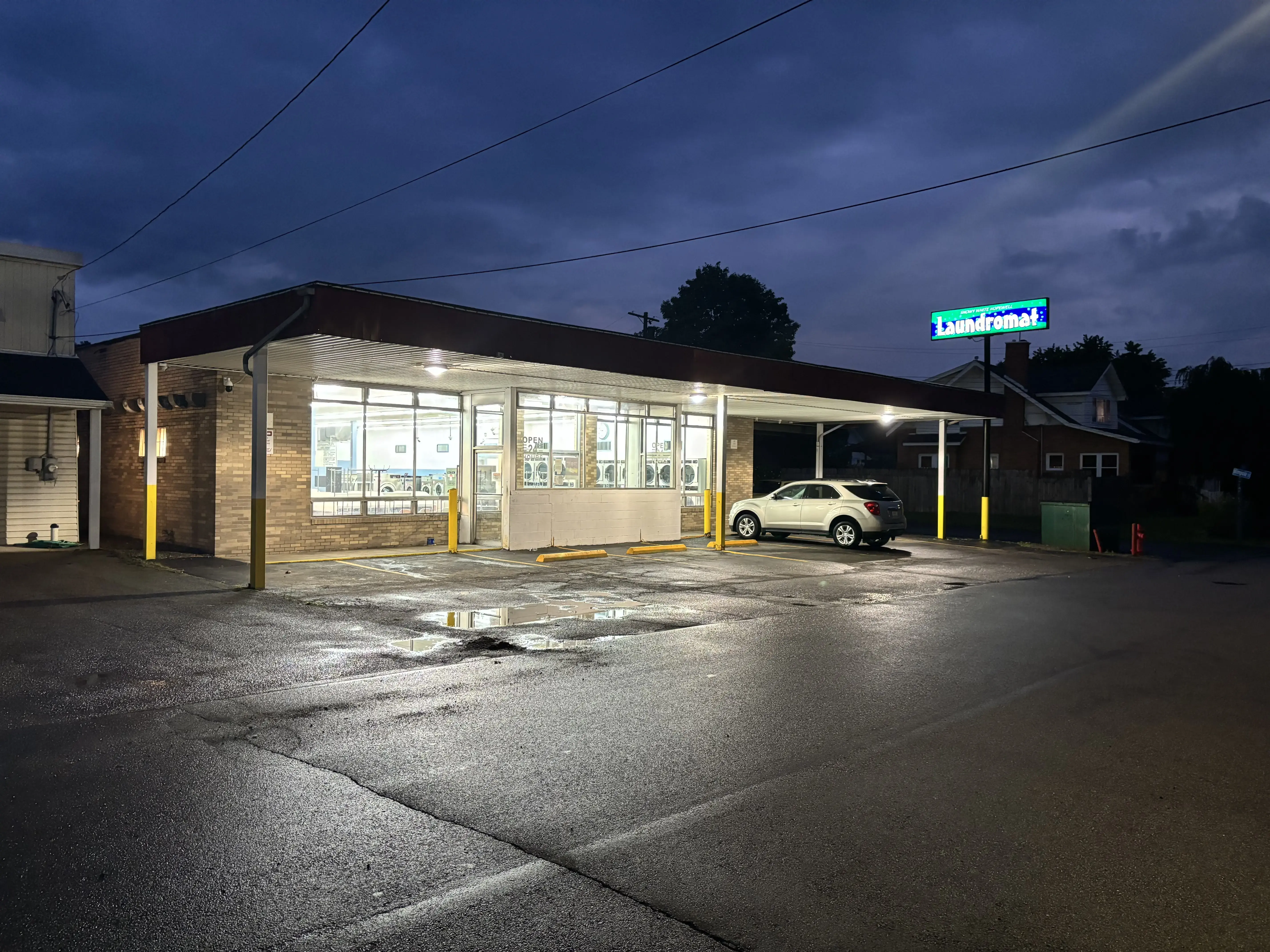 Snowy White Laundromat - Image 3