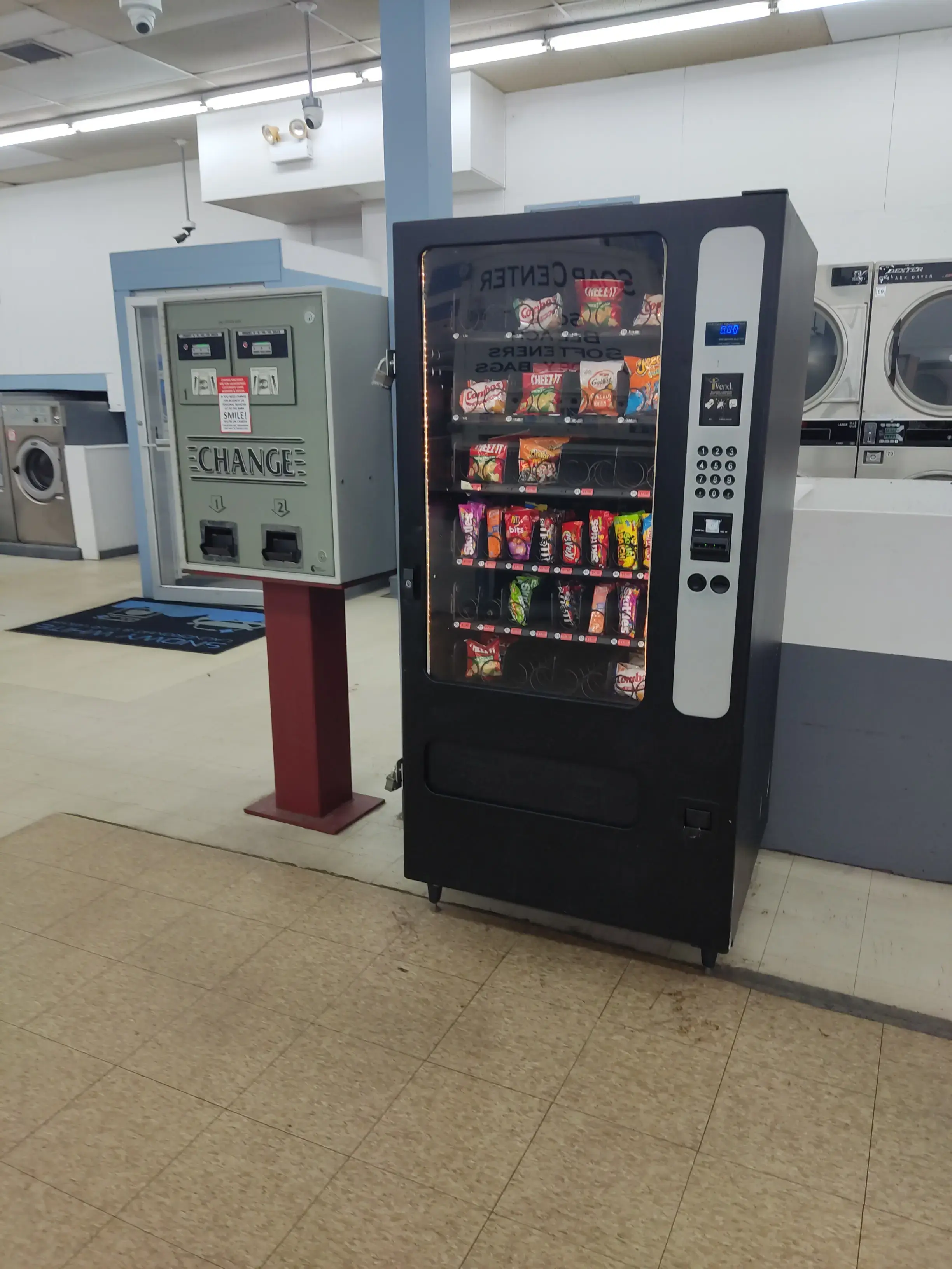 Snowy White Laundromat thumbnail 7