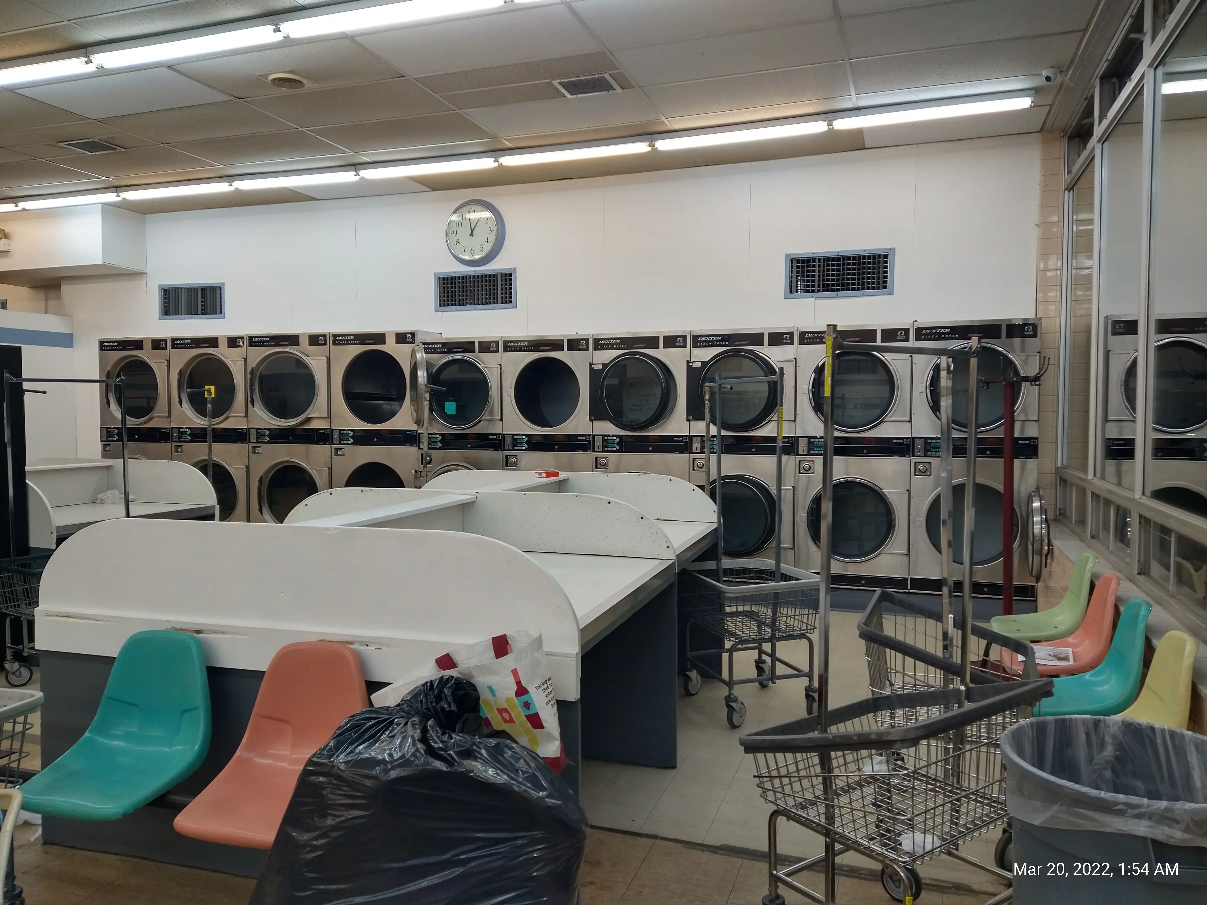 Snowy White Laundromat - Image 15
