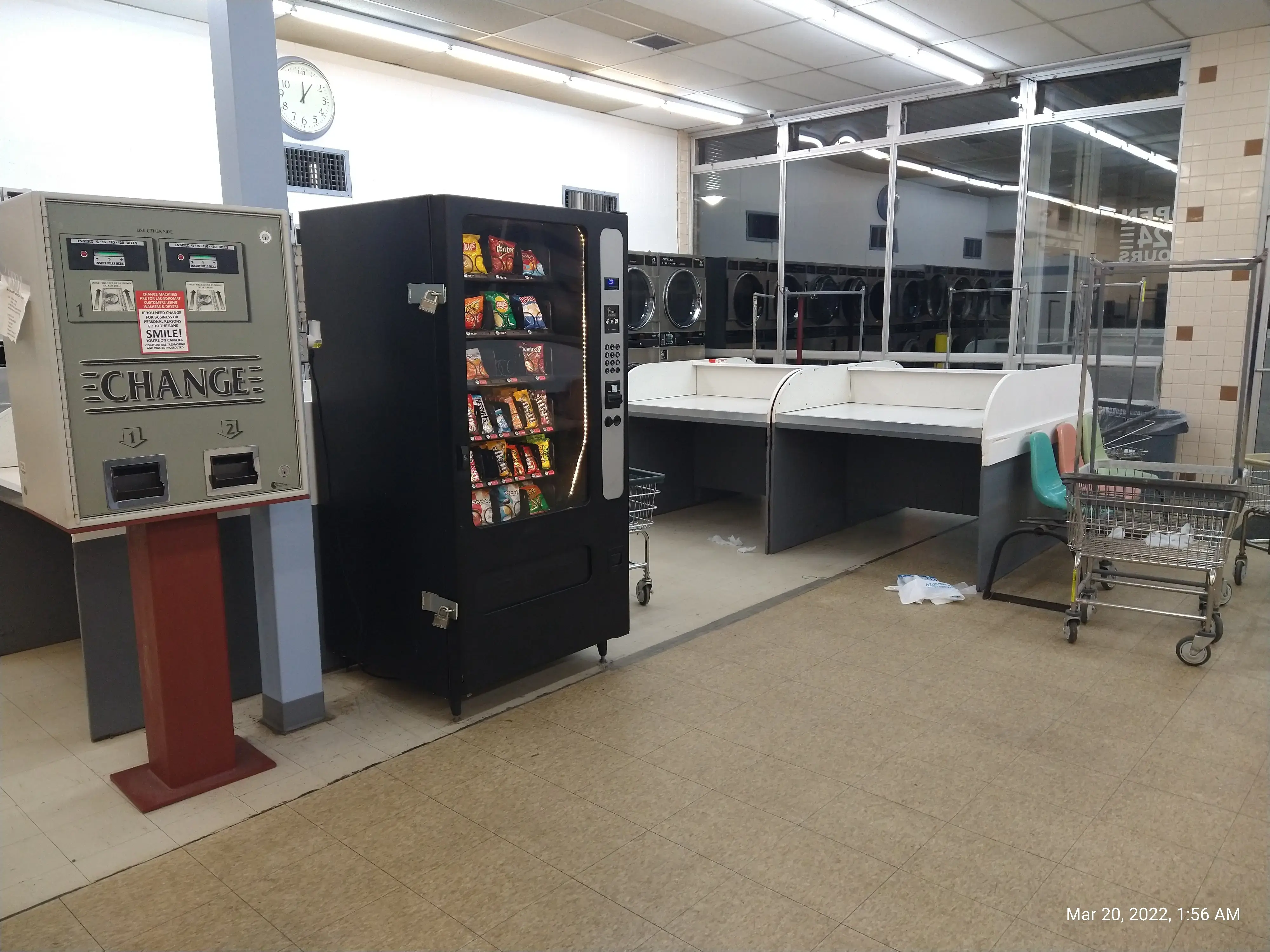Snowy White Laundromat - Image 4